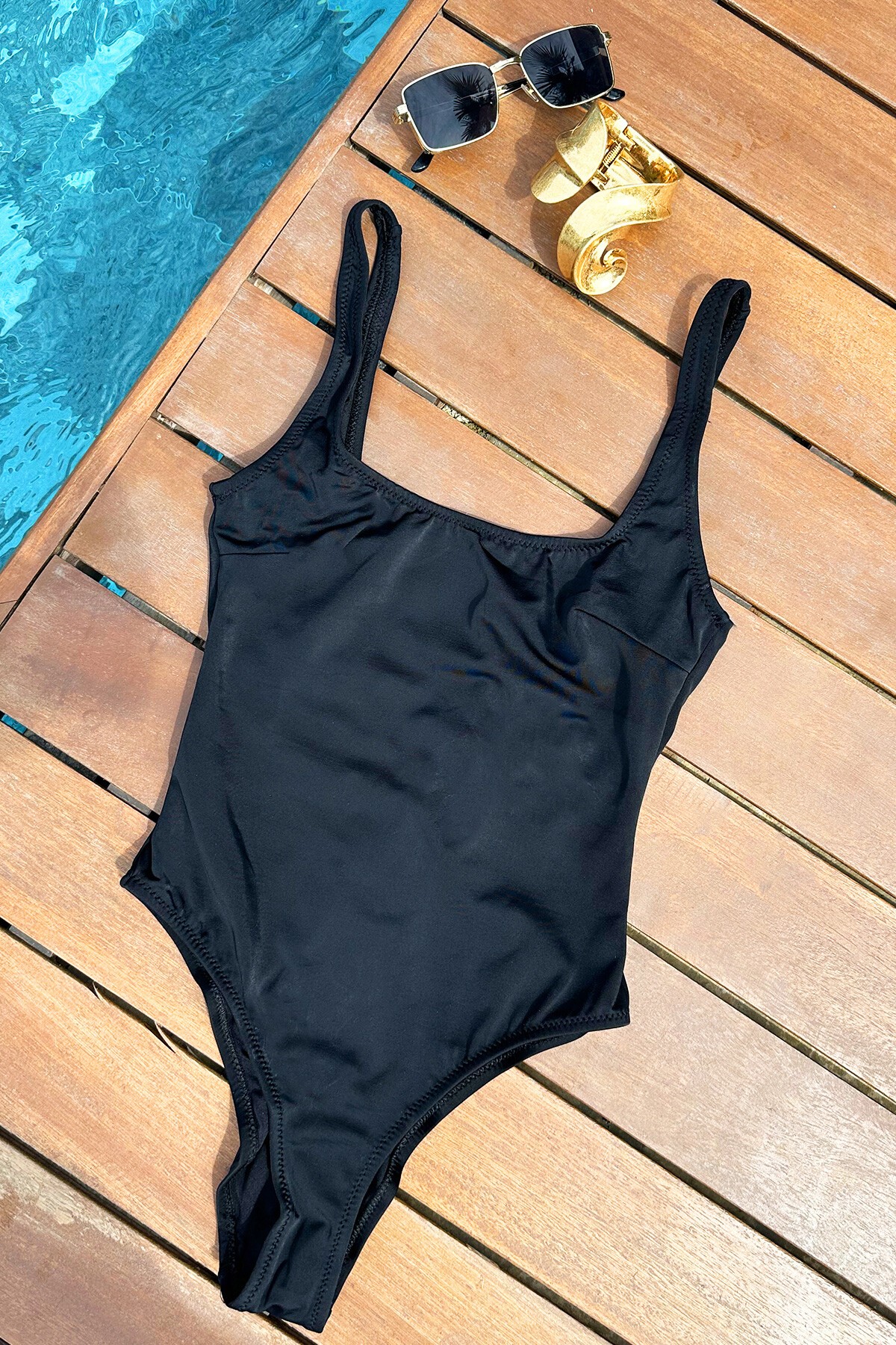 Siyah Askılı Sırt Detaylı Basic Mayo