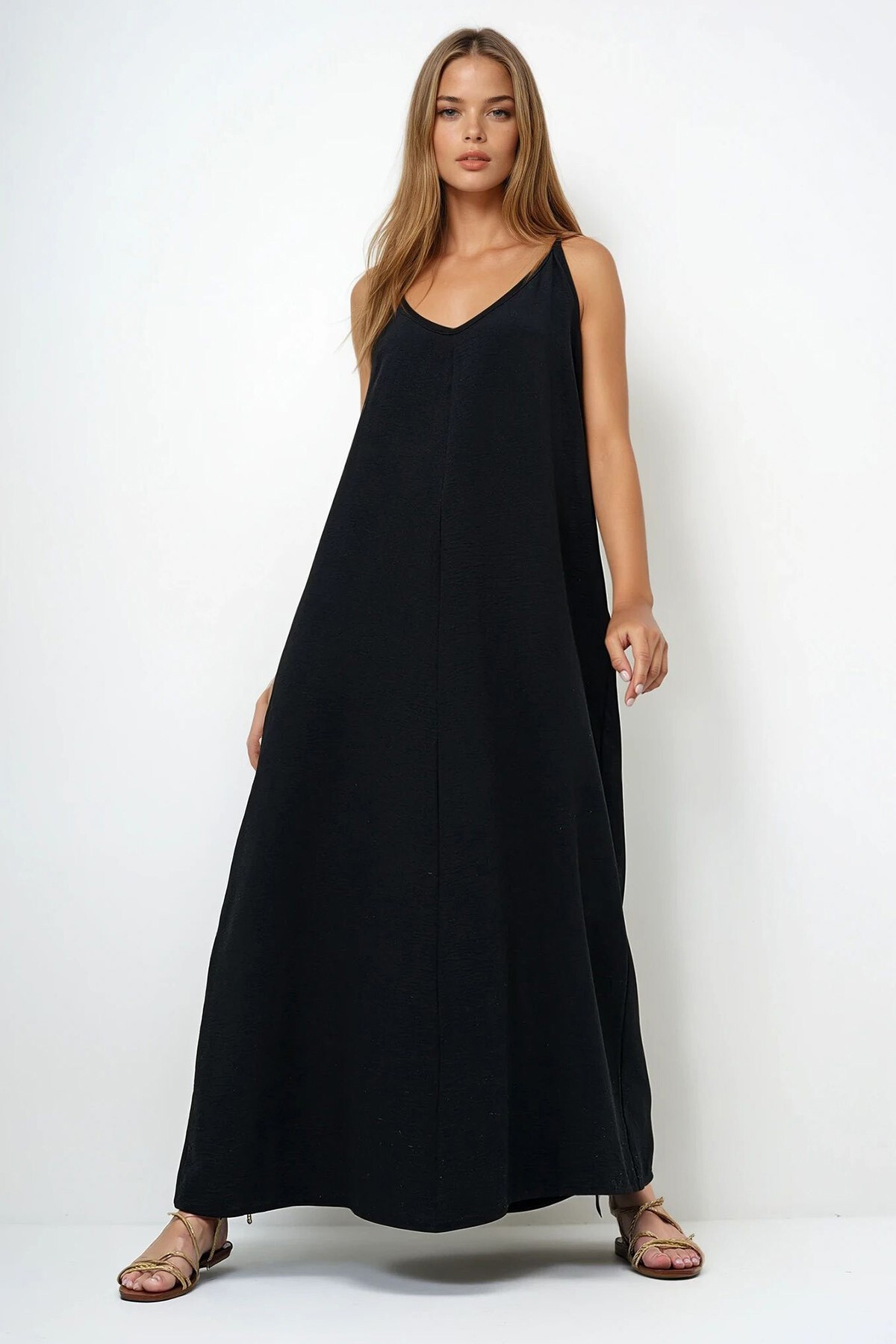 Siyah Ayarlanabilir Askılı V Yaka Aerobin Yazlık Elbise