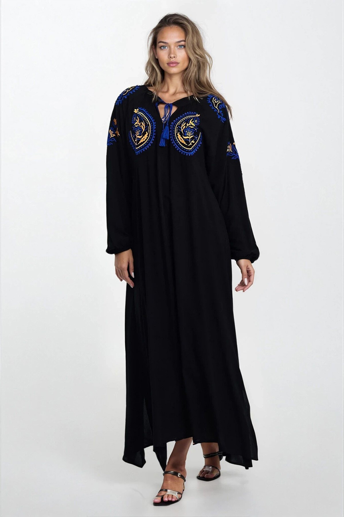 Siyah Bağlama Detaylı Nakışlı Büyük Beden Viskon Elbise