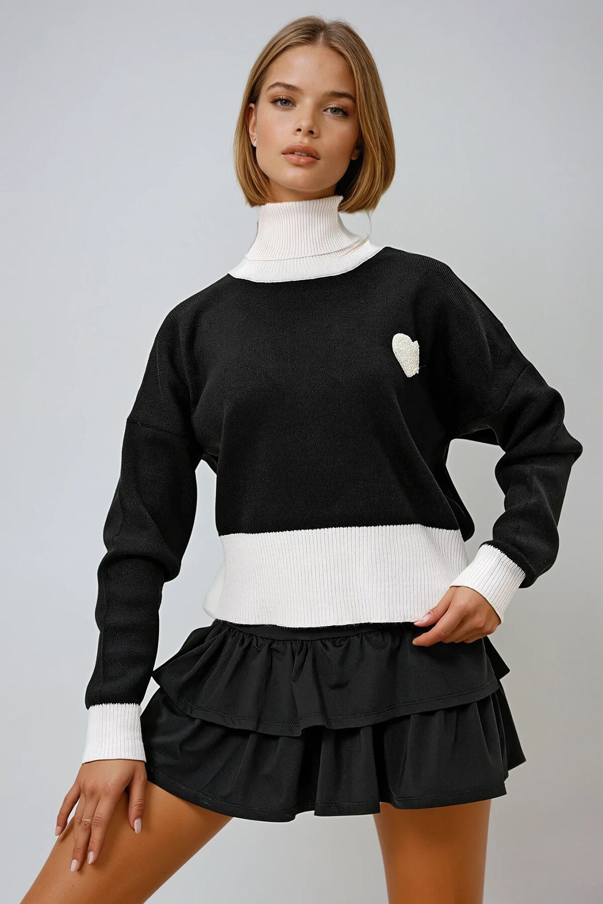 Siyah Balıkçı Yaka Renk Bloklu Kalpli Crop Kışlık Triko Kazak