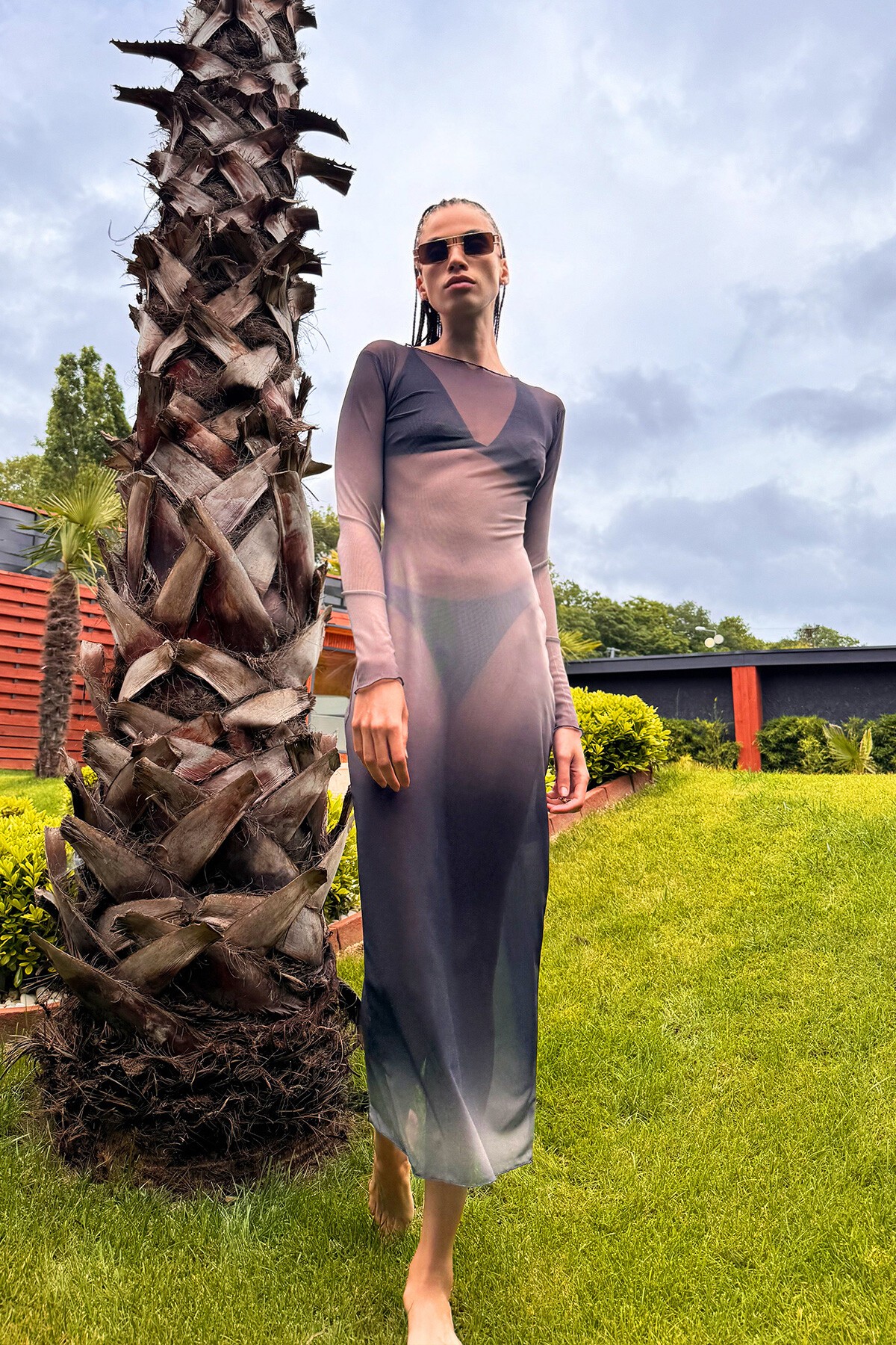 Siyah Batik Desenli Astarsız Arkası Yırtmaçlı Tül Plaj Elbisesi