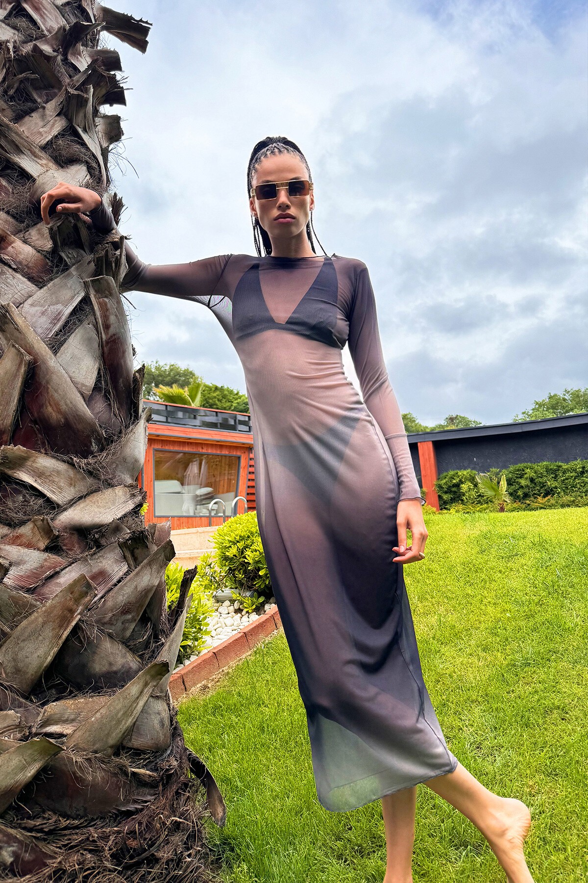 Siyah Batik Desenli Astarsız Arkası Yırtmaçlı Tül Plaj Elbisesi