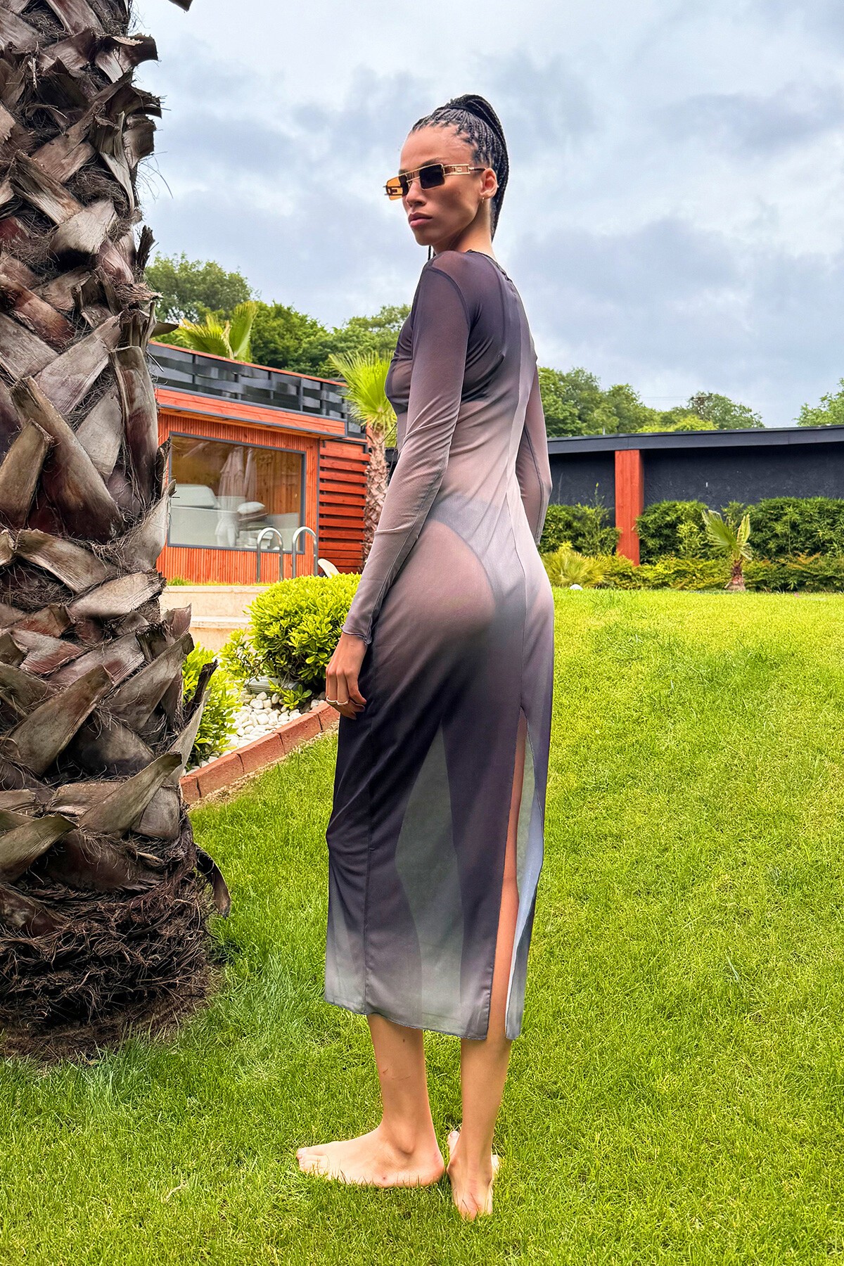 Siyah Batik Desenli Astarsız Arkası Yırtmaçlı Tül Plaj Elbisesi