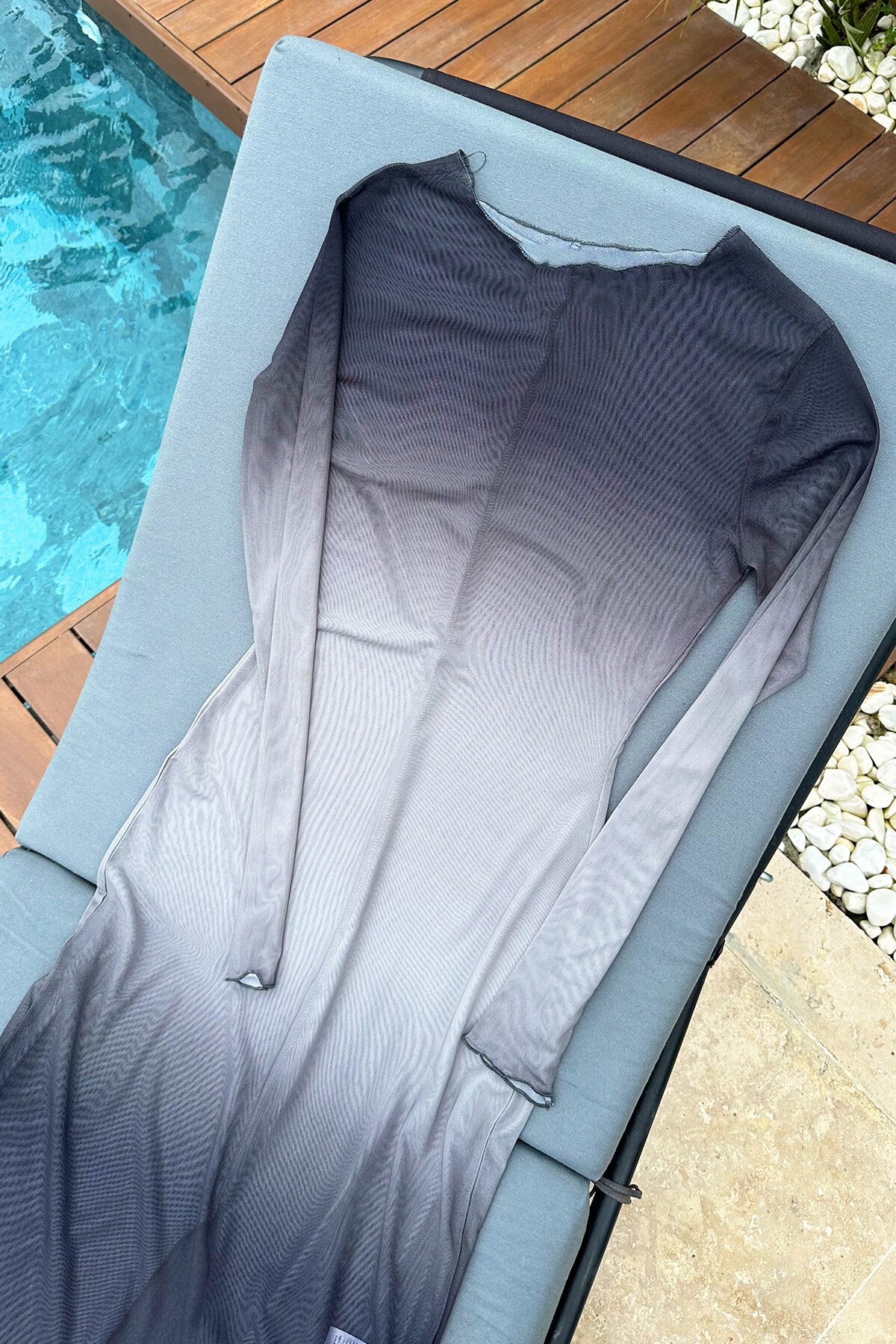 Siyah Batik Desenli Astarsız Arkası Yırtmaçlı Tül Plaj Elbisesi