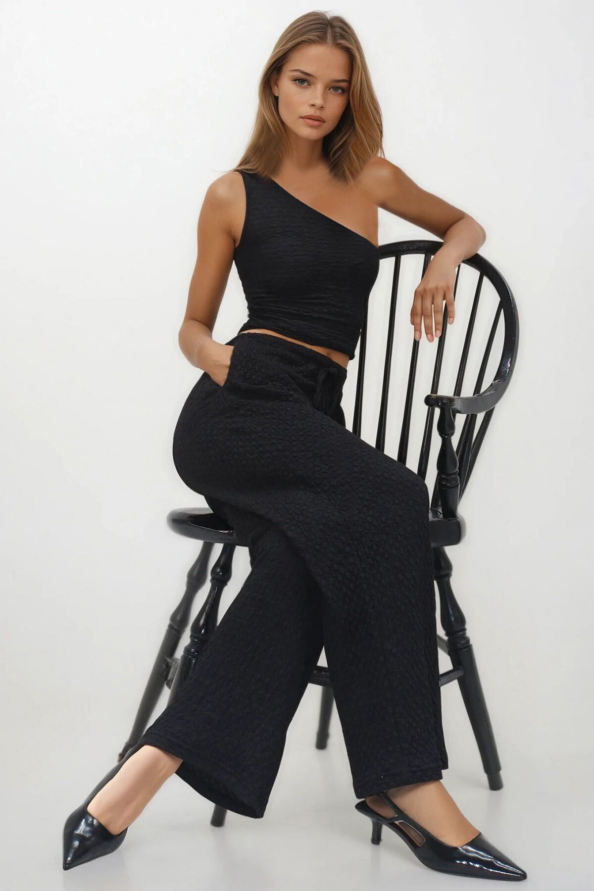 Siyah Beli İpli Ve Lastikli Çift Cepli Pantolon Ve Tek Omuz Bluz Takım