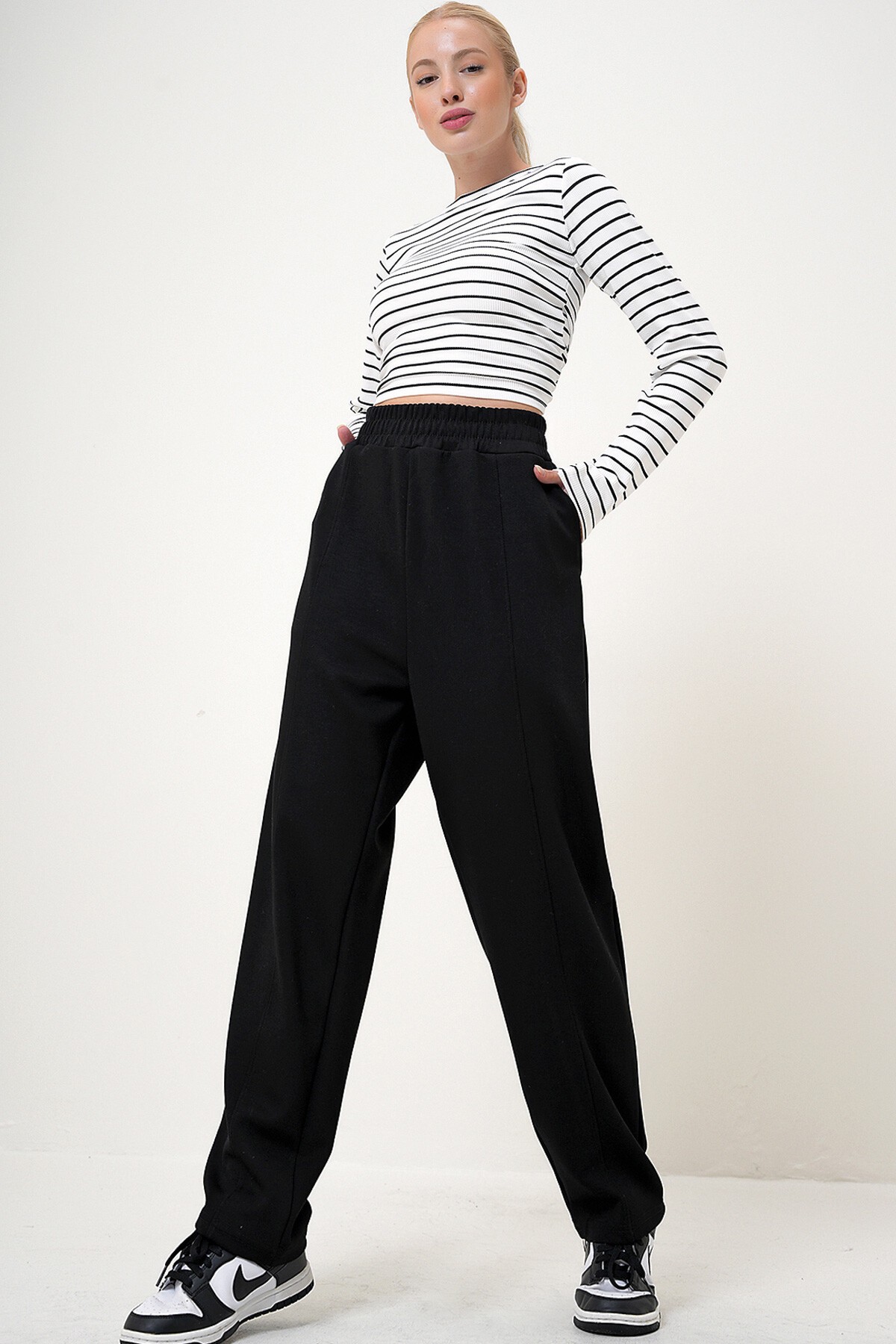 Siyah Beli Lastikli Çift Cepli Şalvar Kesim Modal Pantolon