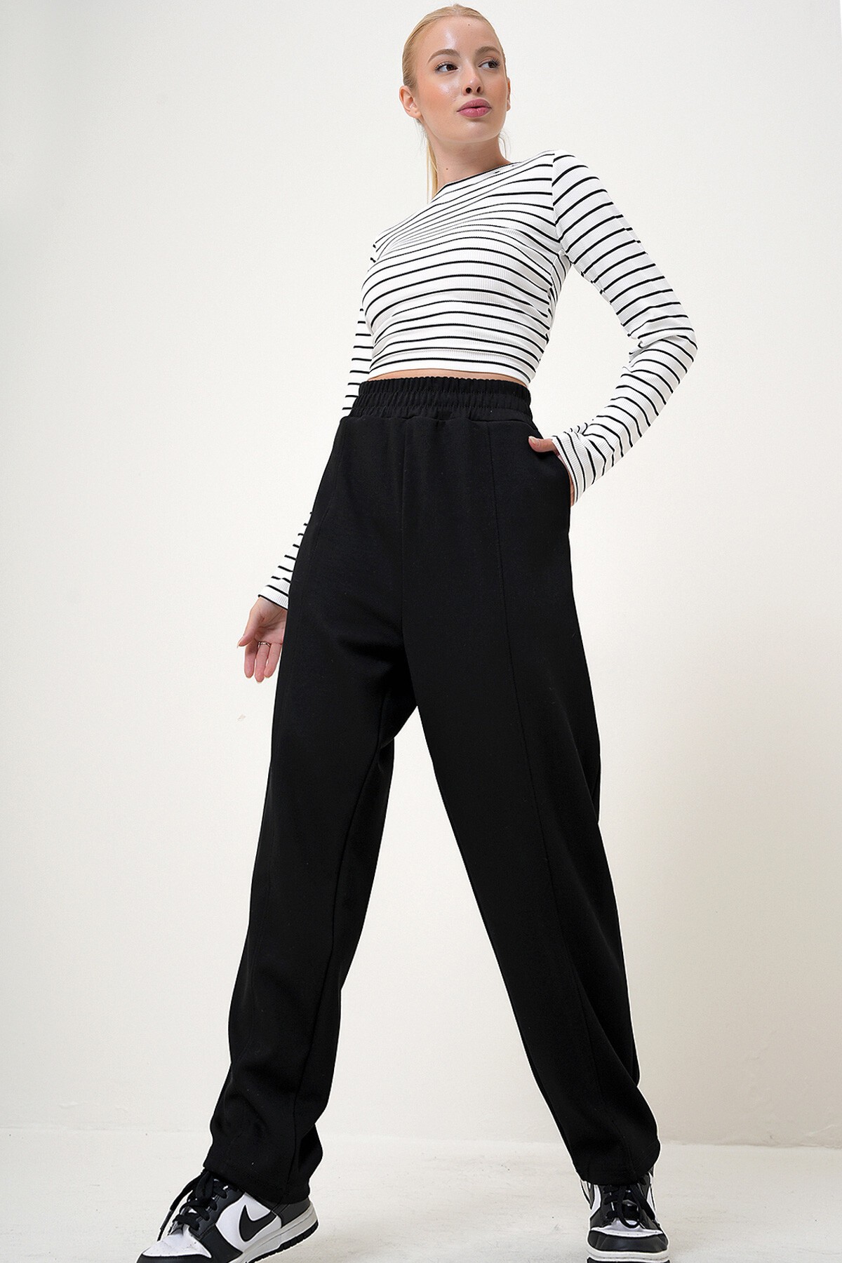 Siyah Beli Lastikli Çift Cepli Şalvar Kesim Modal Pantolon