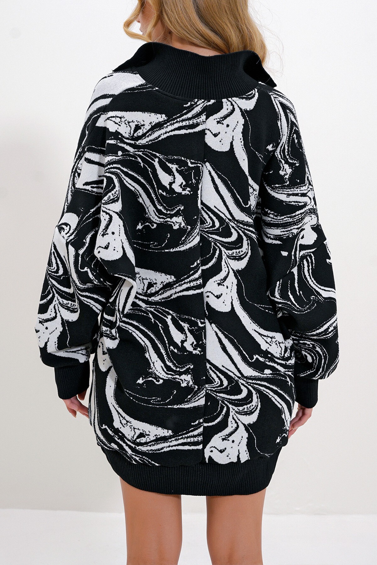 Siyah Beyaz Polo Yaka Desenli Triko Sweatshirt