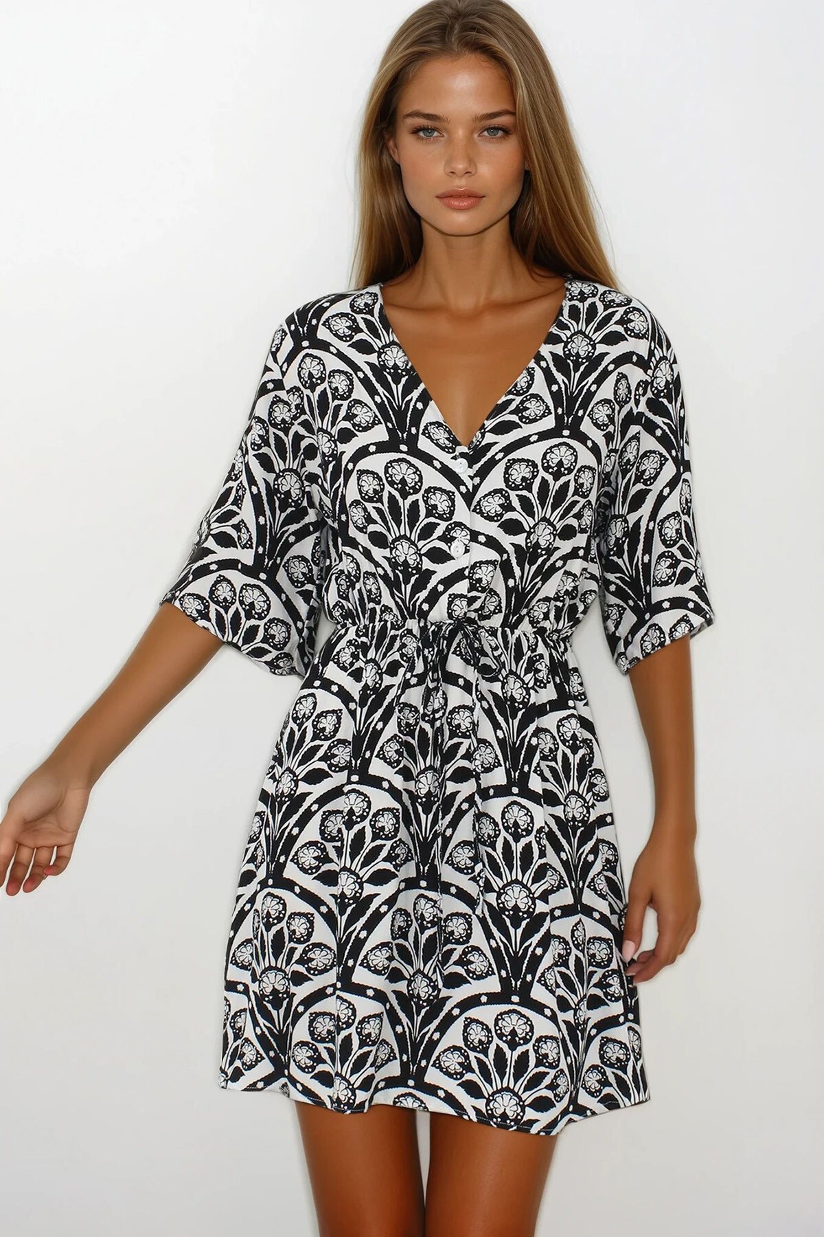 Siyah-Beyaz V Yaka Düğme Detayı Midi Boy Elbise