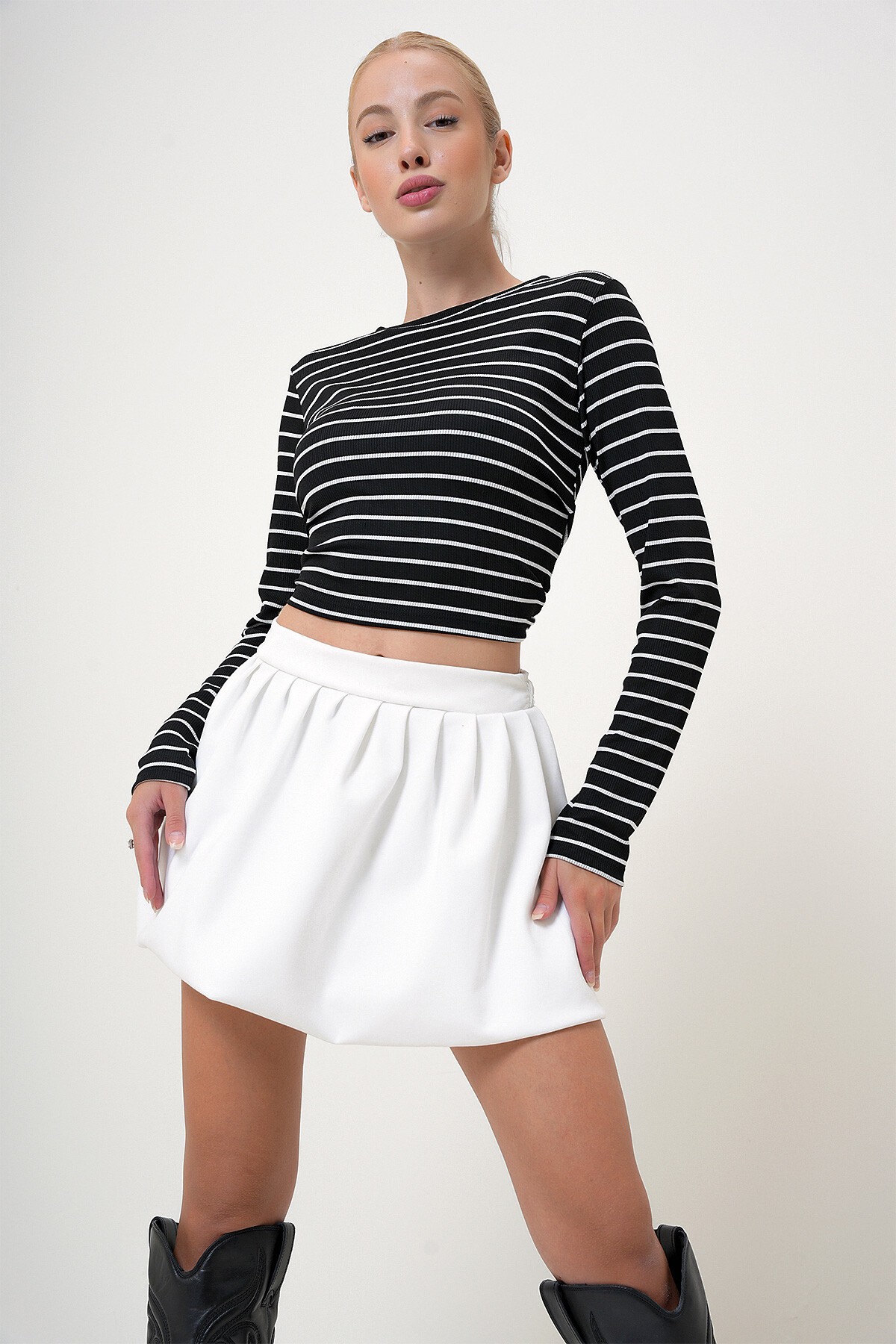 Siyah Bisikklet Yaka Çizgili Fitilli Bluz