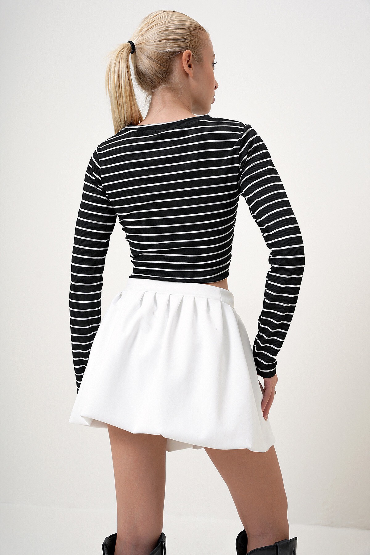 Siyah Bisikklet Yaka Çizgili Fitilli Bluz