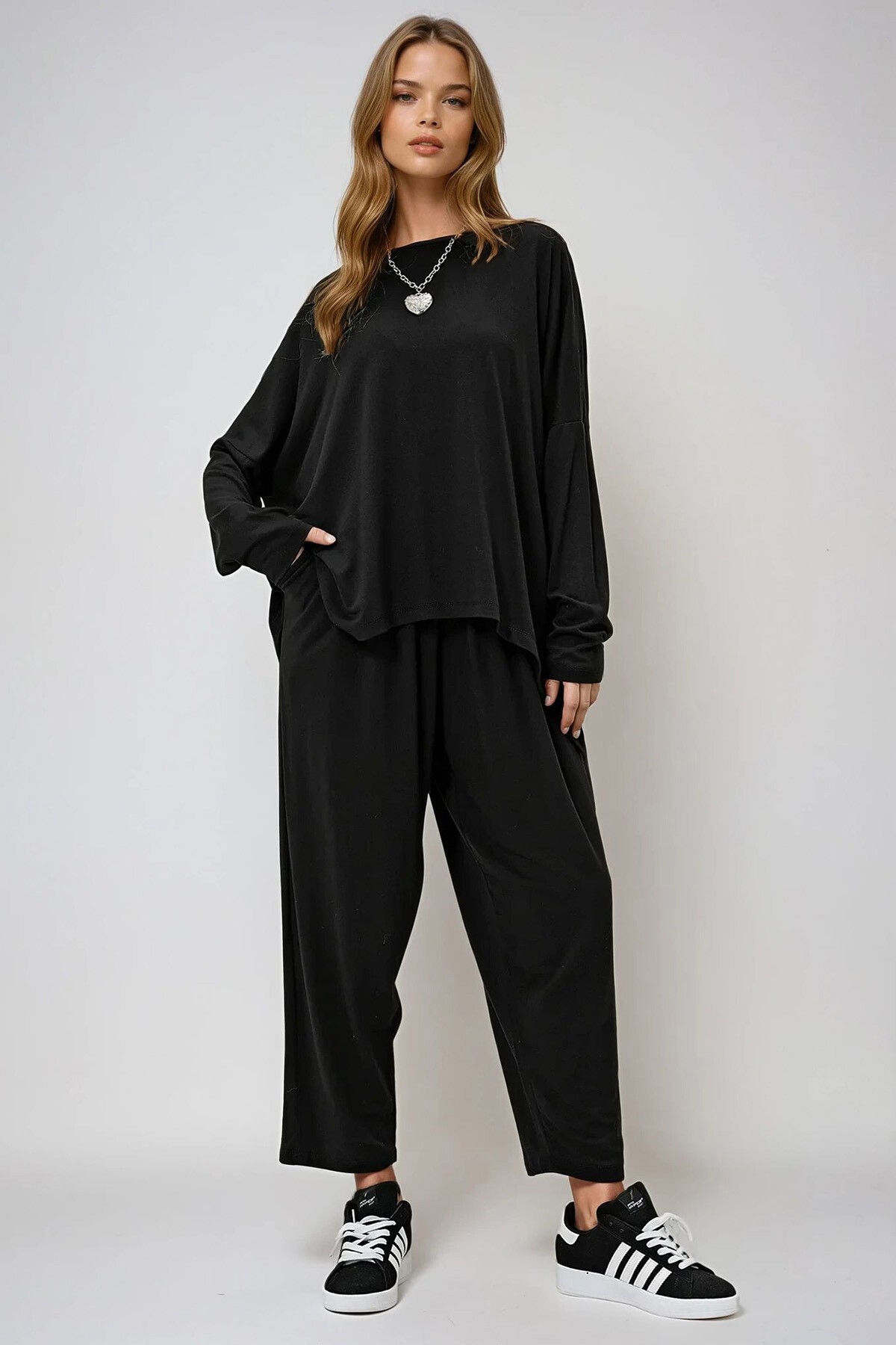 Siyah Bisiklet Yaka Asimetrik Kesim Oversize İki İplik Sweatshırt Ve Pantolon Takım