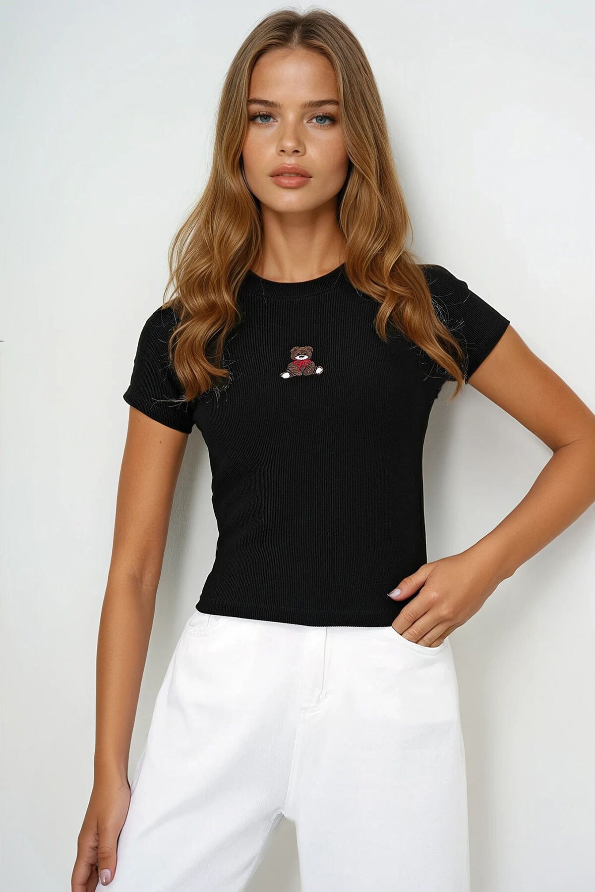 Siyah Bisiklet Yaka Ayıcık Baskılı Crop Bluz