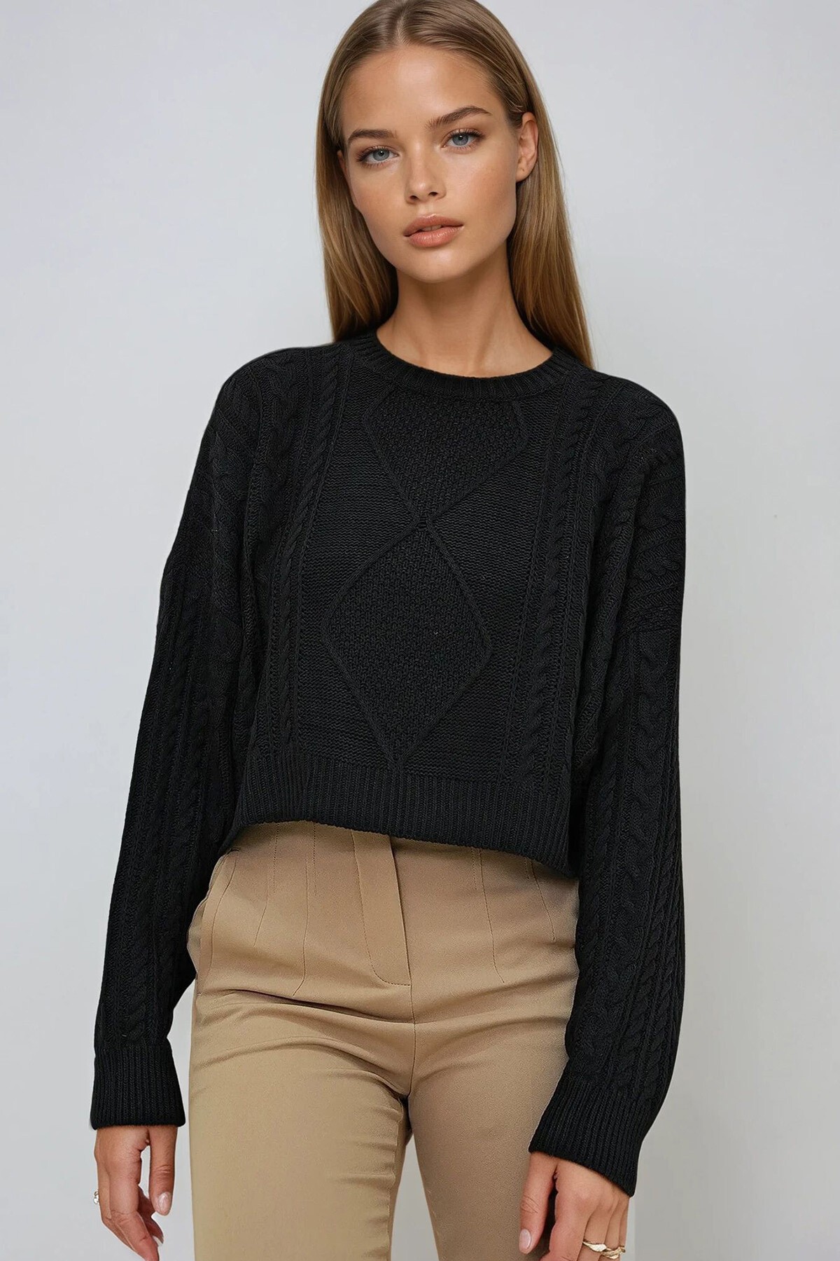 Siyah Bisiklet Yaka Baklava Desen Crop Triko Kazak