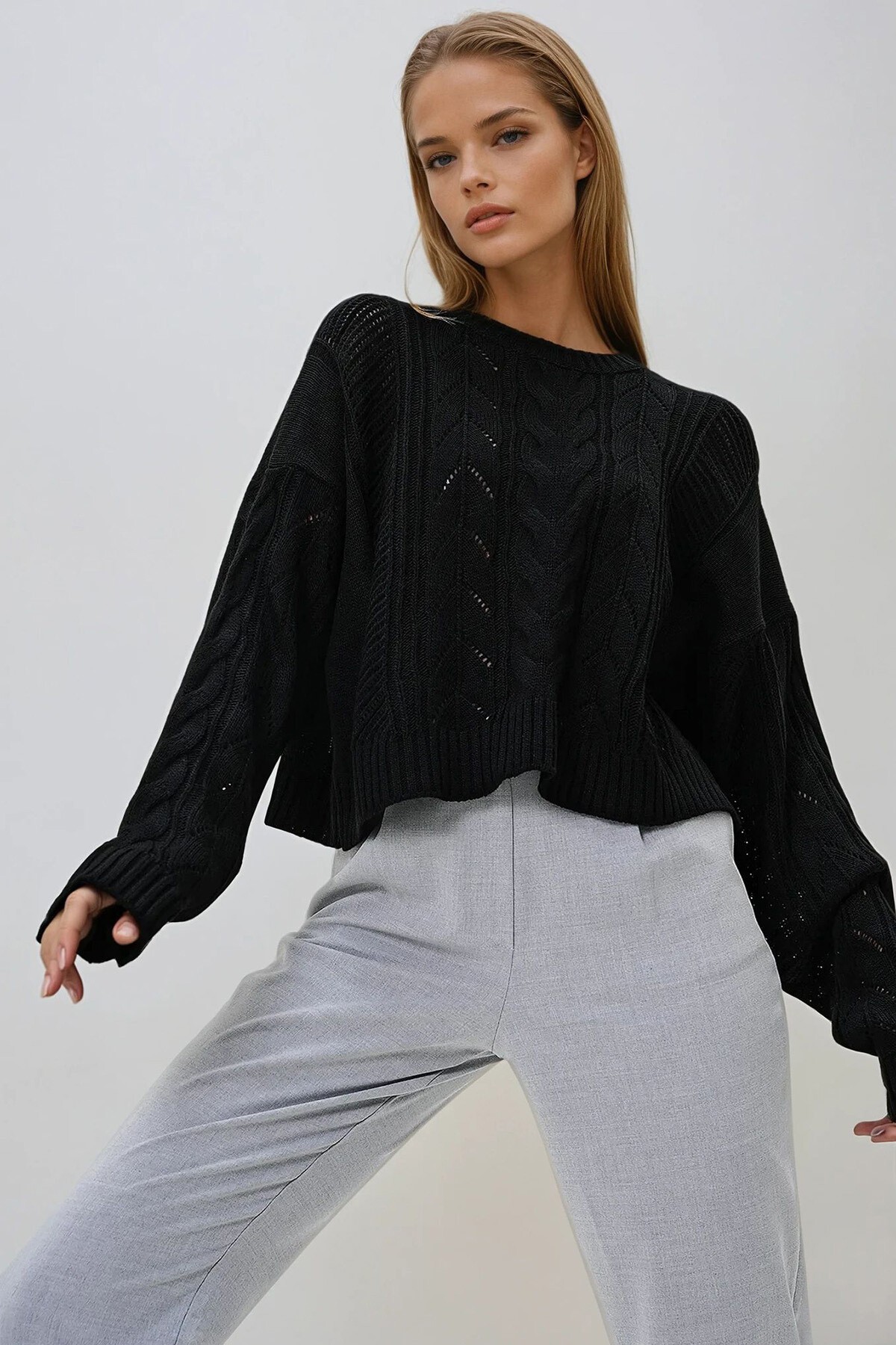 Siyah Bisiklet Yaka Balıksırtı Desenli Triko Crop Kazak