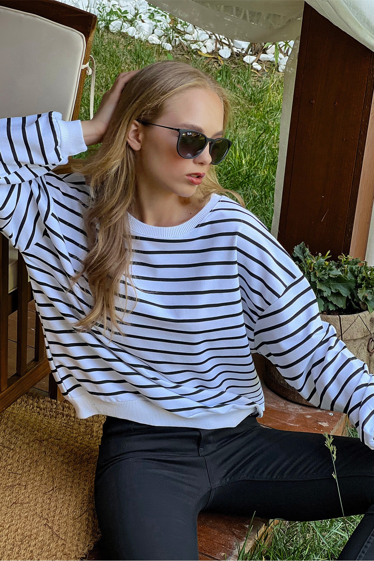 Siyah Bisiklet Yaka Çizgili Mevsimlik Oversize Sweatshirt