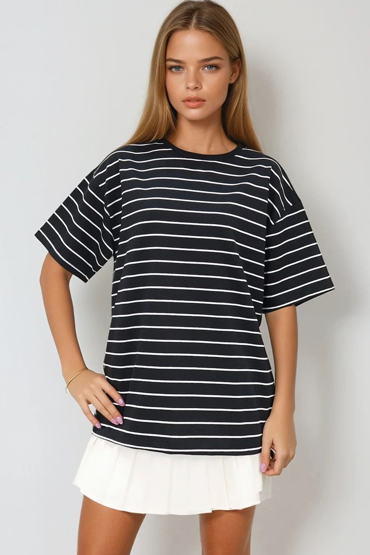 Siyah Bisiklet Yaka Çizgili Oversize T Shirt