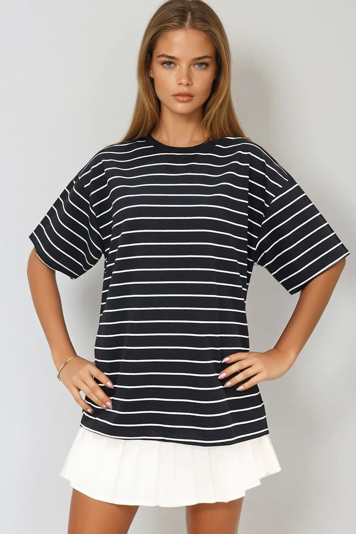 Siyah Bisiklet Yaka Çizgili Oversize T Shirt