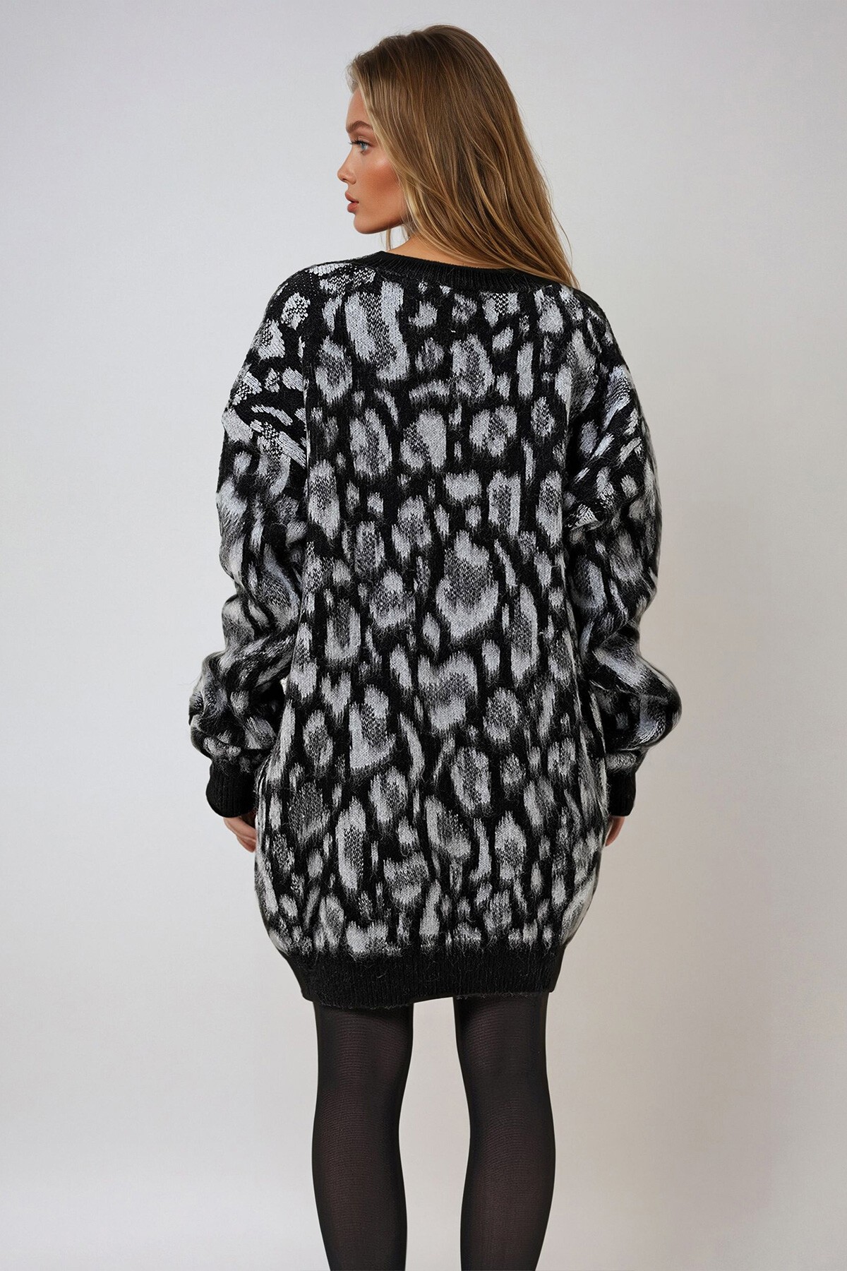 Siyah Bisiklet Yaka Desenli Şardonlu Oversize Kışlık Triko Kazak