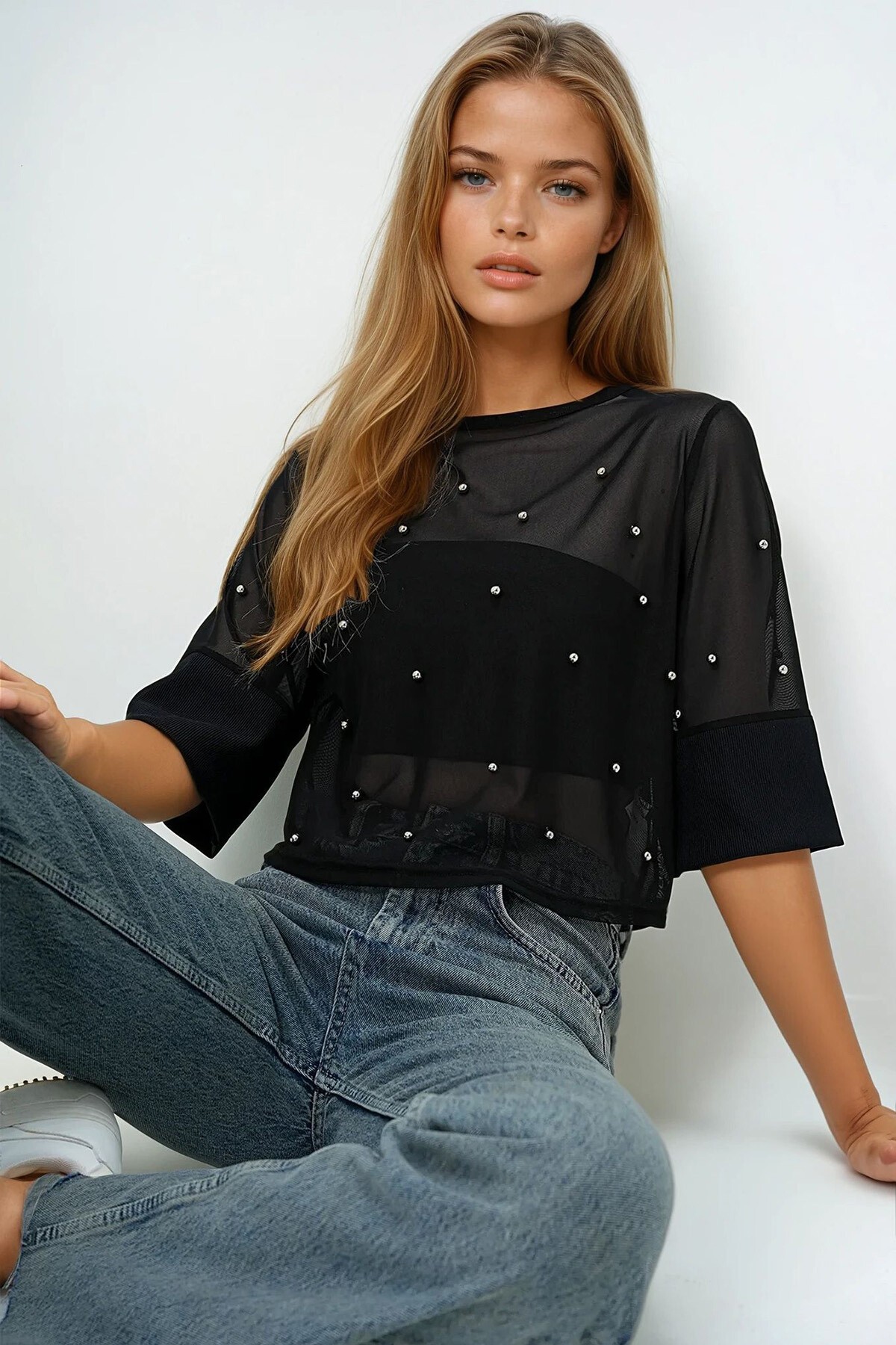 Siyah Bisiklet Yaka Geniş Manşetli İncili Tül Bluz