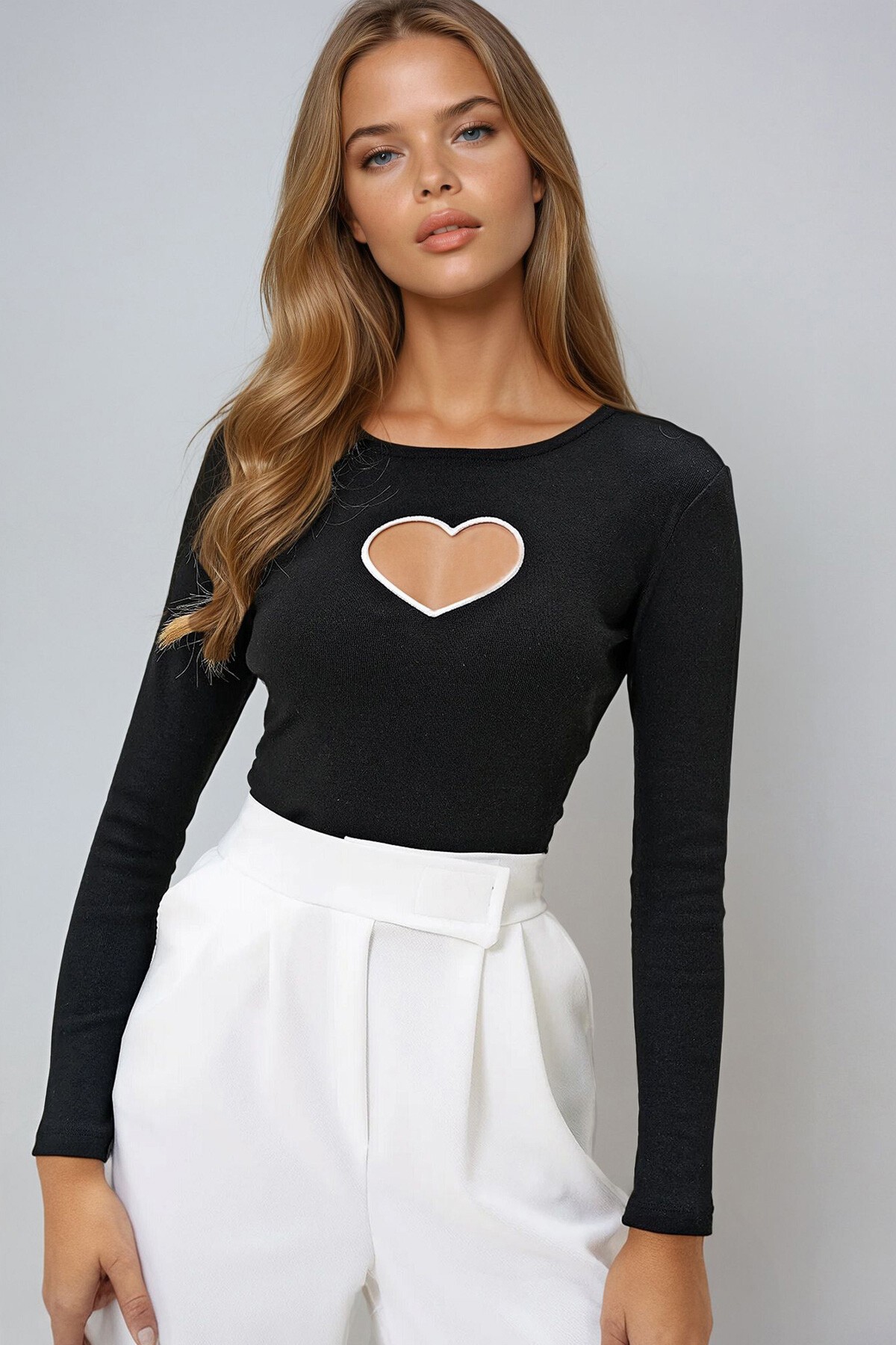 Siyah Bisiklet Yaka Kalp Nakış Dekolteli Kaşkorse Bluz