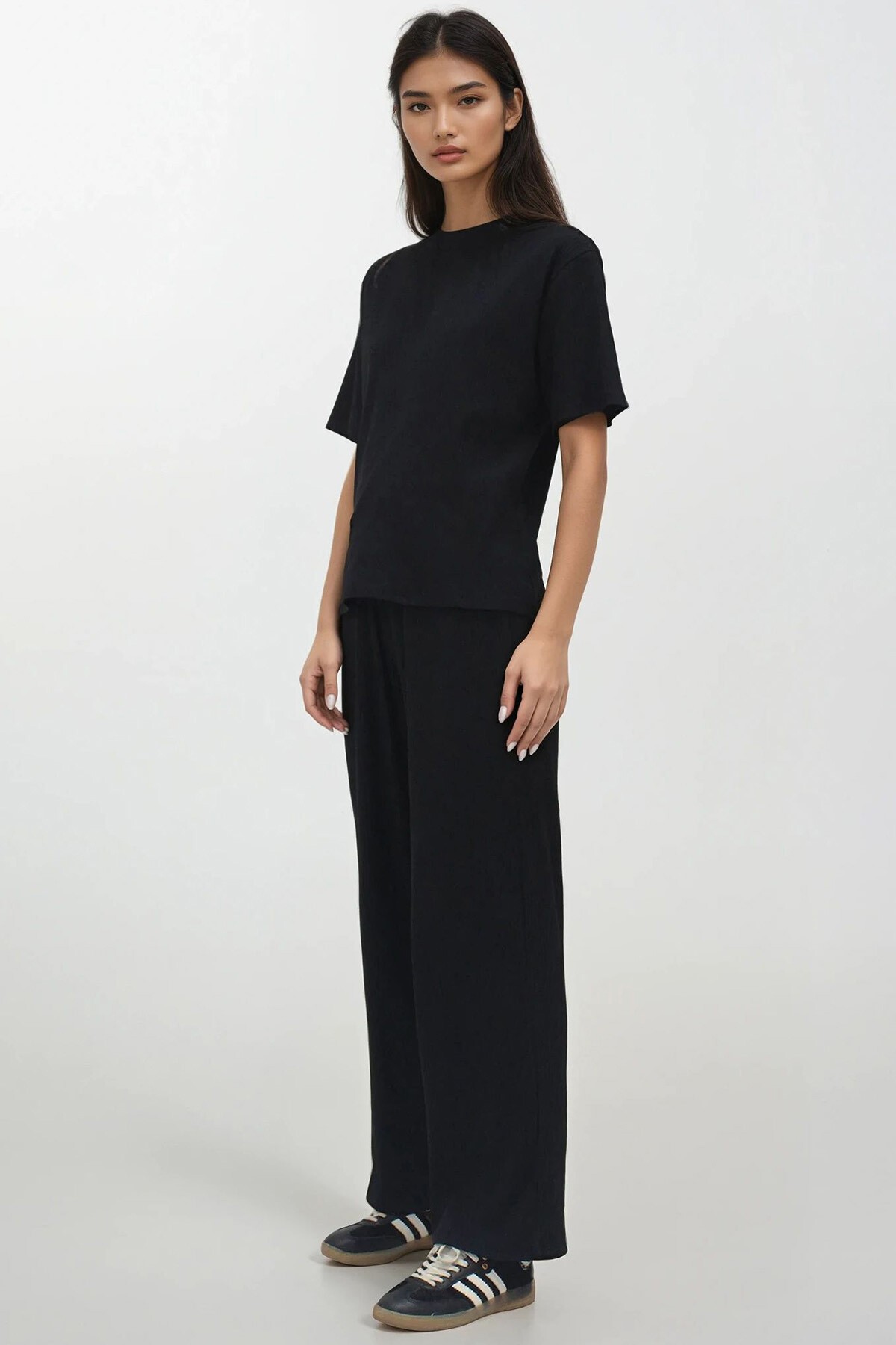 Siyah Bisiklet Yaka Kısa Kol T-Shırt Ve Pantolon Takım