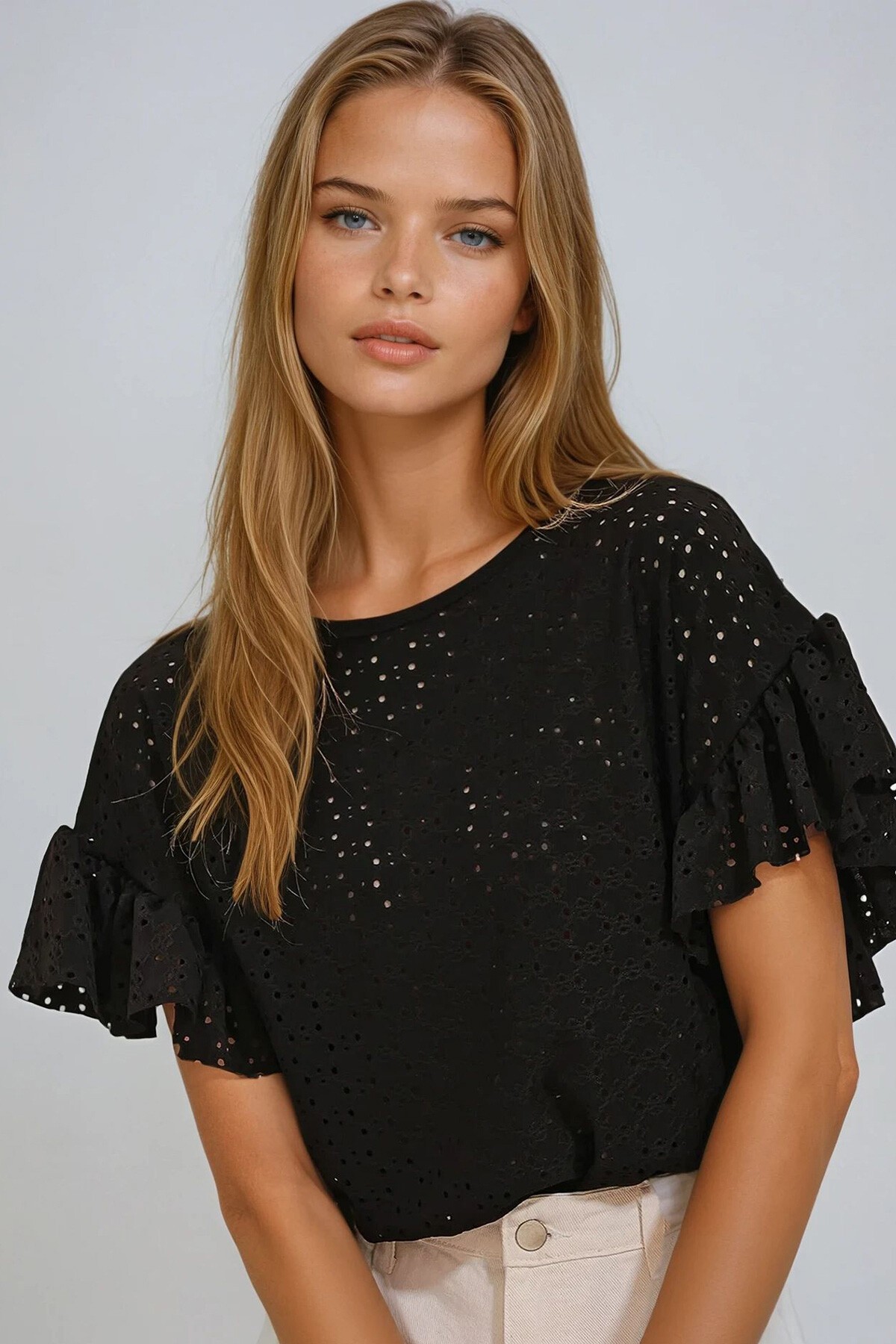 Siyah Bisiklet Yaka Kolları Fırfırlı Fisto Bluz