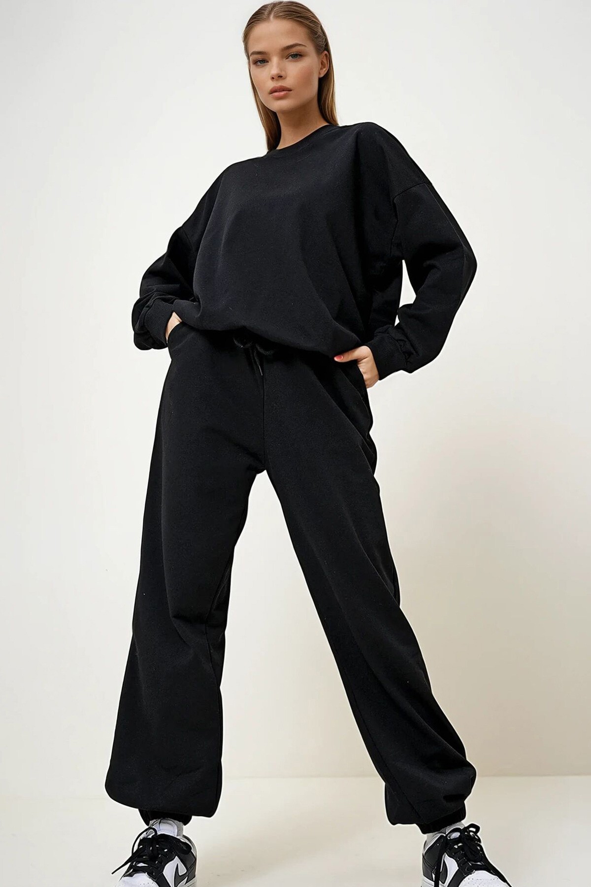 Siyah Bisiklet Yaka Mevsimlik İki İplik Eşofman Takım