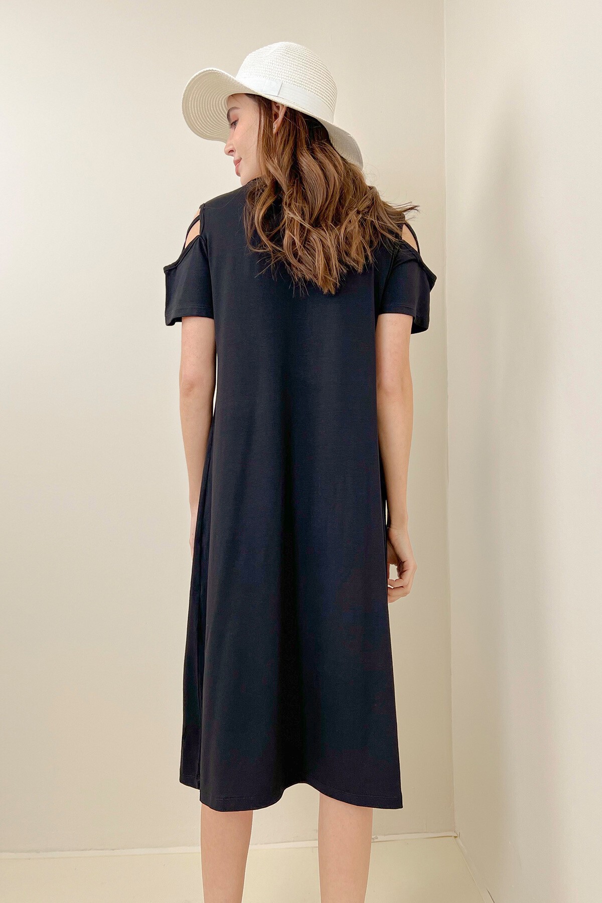 Siyah Bisiklet Yaka Omuz Dekolteli Midiboy Oversize Viskon Elbise