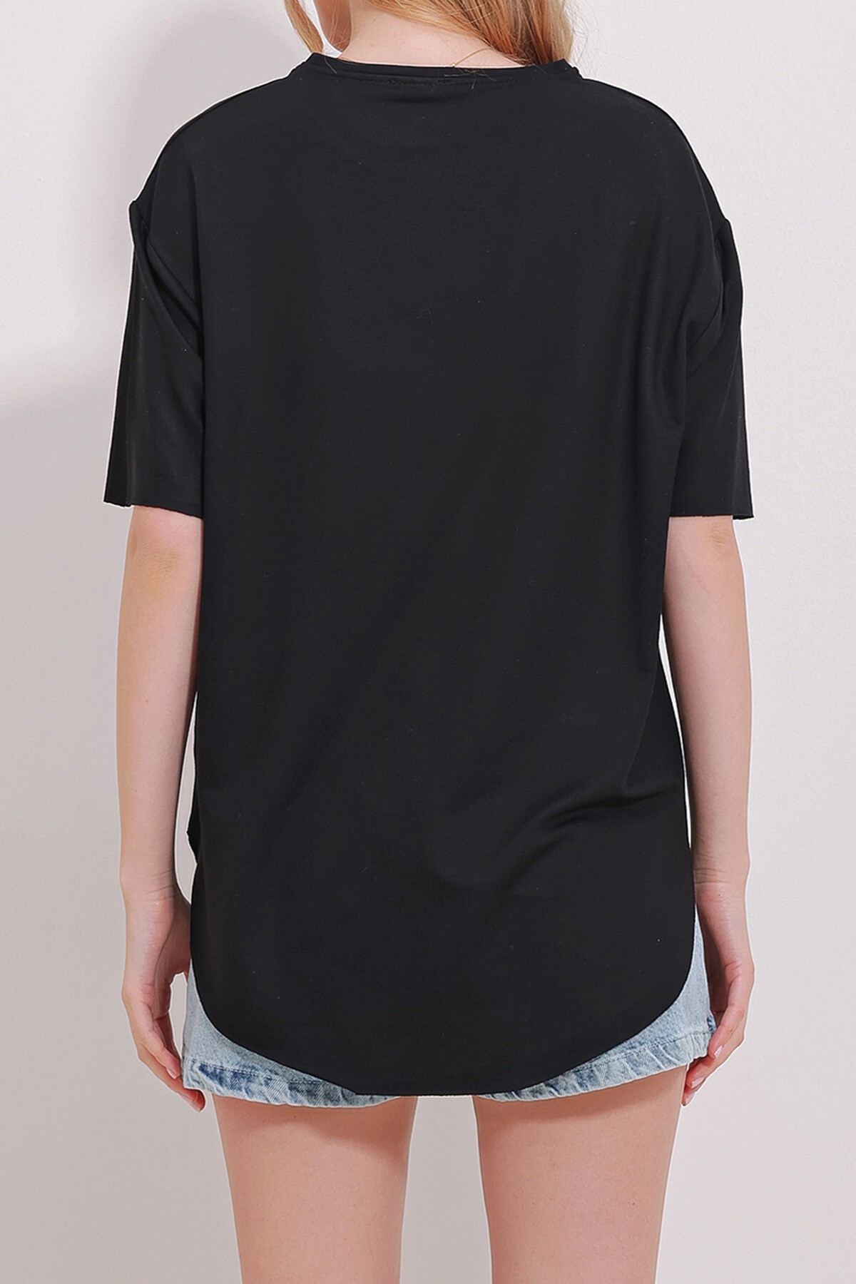 Siyah Bisiklet Yaka Oval Kesim Modal T Shirt