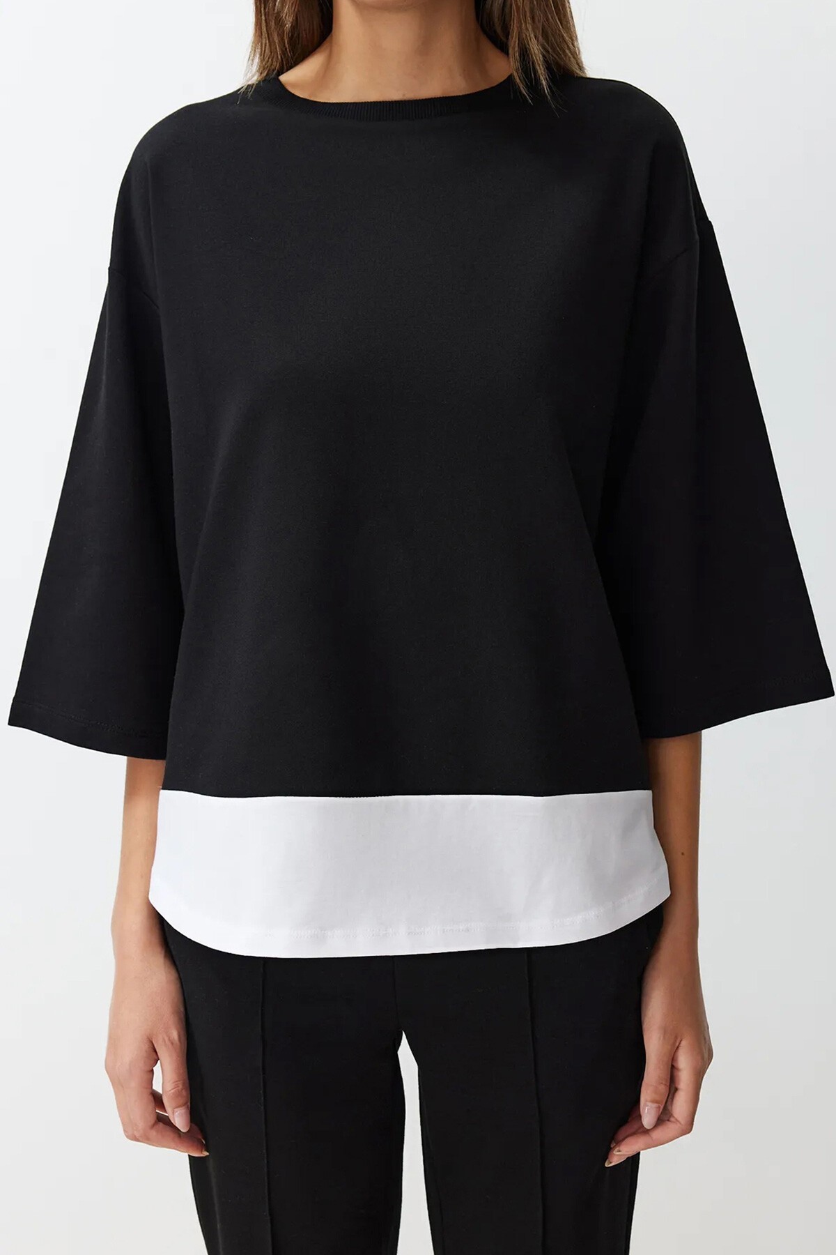 Siyah Bisiklet Yaka Renk Garnili Bluz Ve Çift Cepli Nervür Dikişli Pantolon İkili Takım