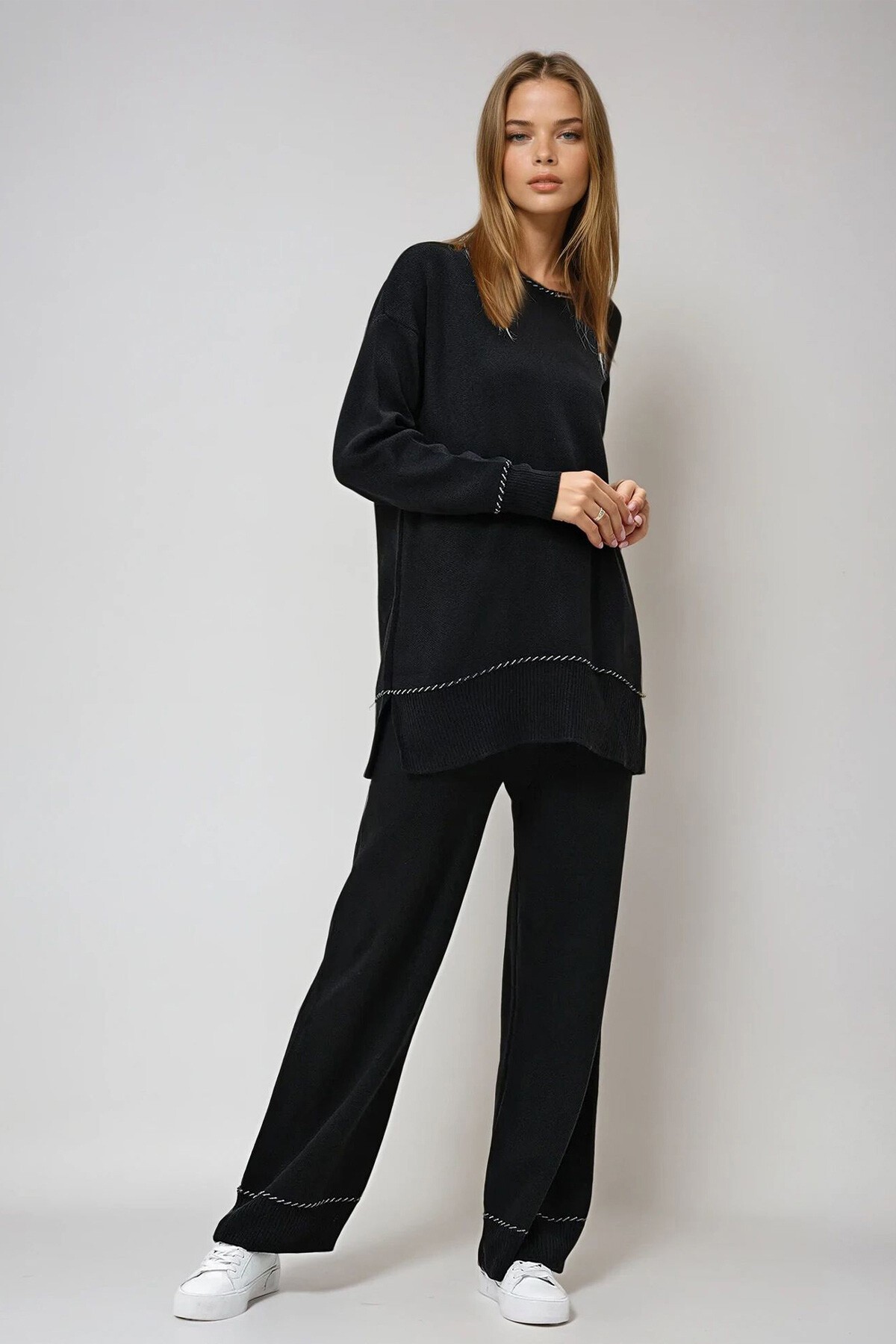 Siyah Bisiklet Yaka Şerit Detaylı  Triko Bluz Ve Pantolon Takım