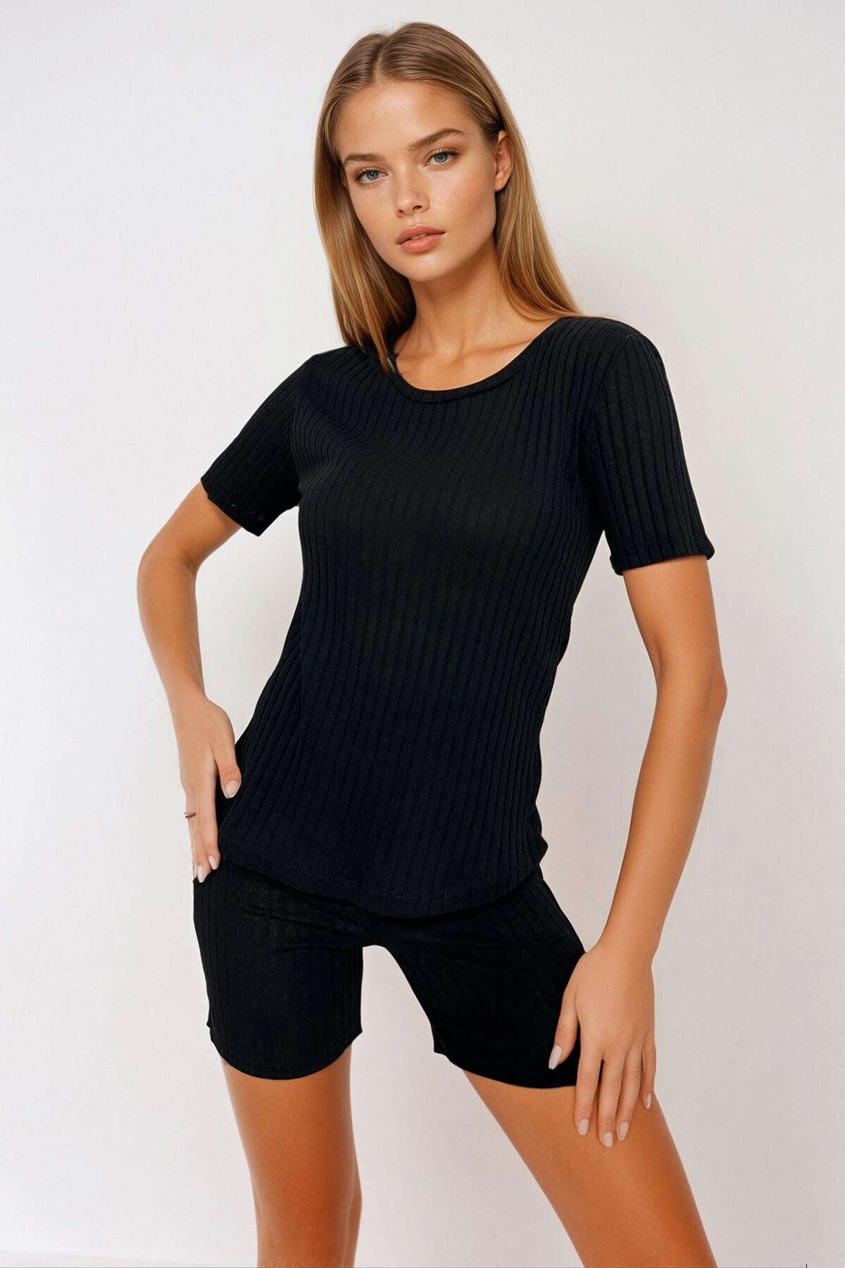 Siyah Bisiklet Yaka Şortlu İkili Takım