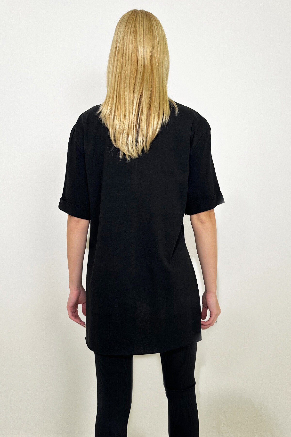 Siyah Bisiklet Yaka Tek Cepli Zürafa Nakış İşlemeli Duble Kol Lazer Kesim Oversize T Shirt