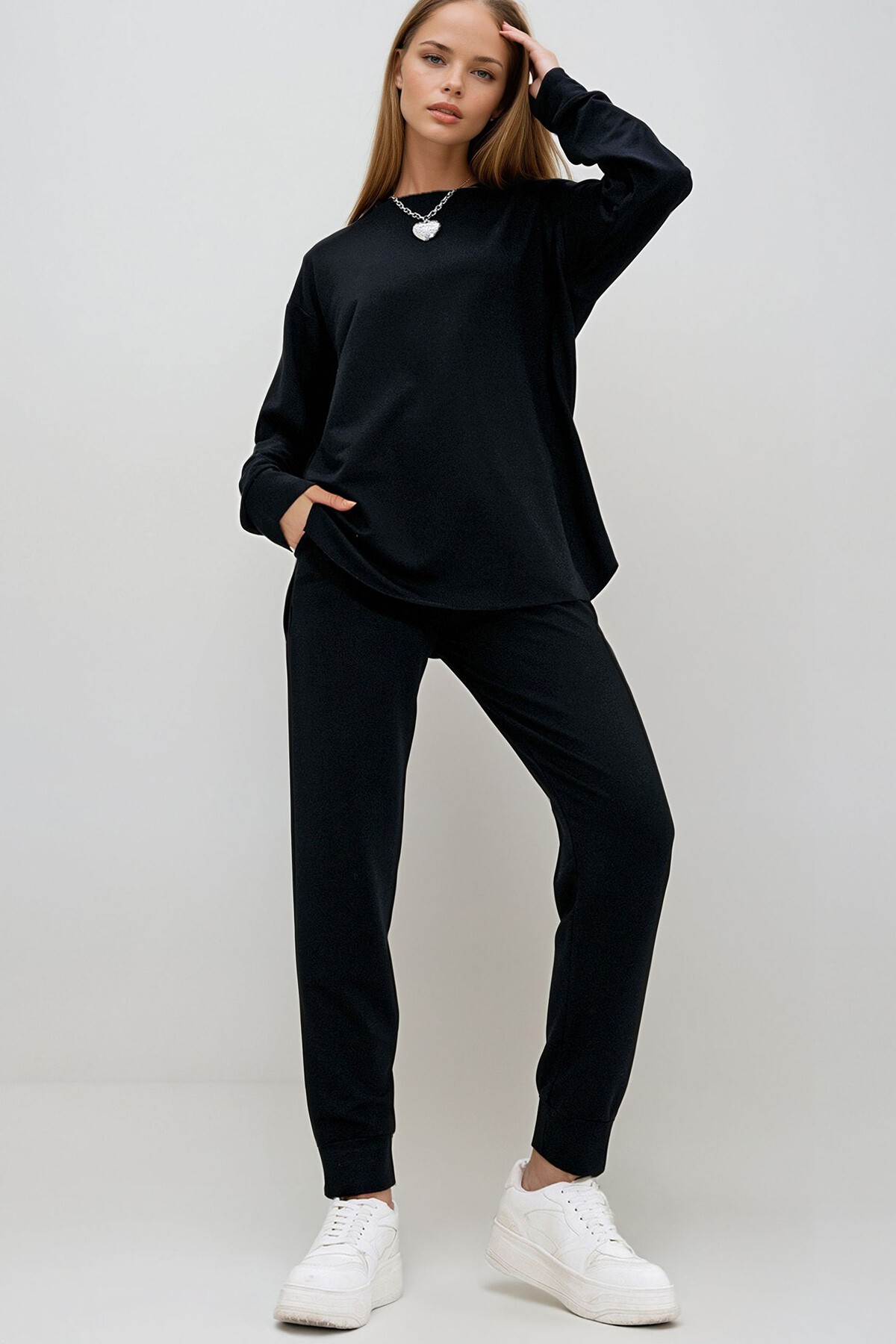 Siyah Bisiklet Yaka Yanları Yırtmaçlı Yumuşak Dokulu Modal Eşofman Takım