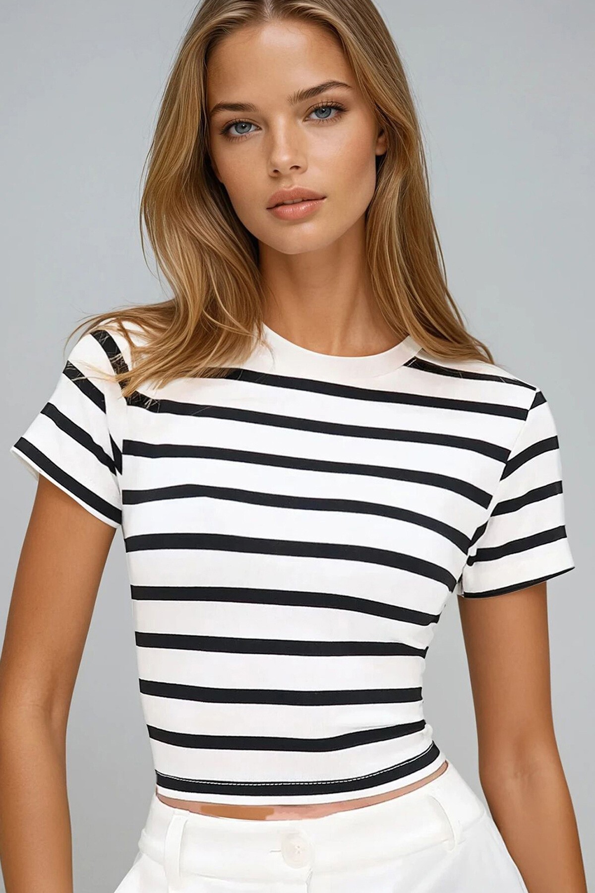 Siyah Bisiklet Yaka Yarım Kol Çizgili Crop Bluz