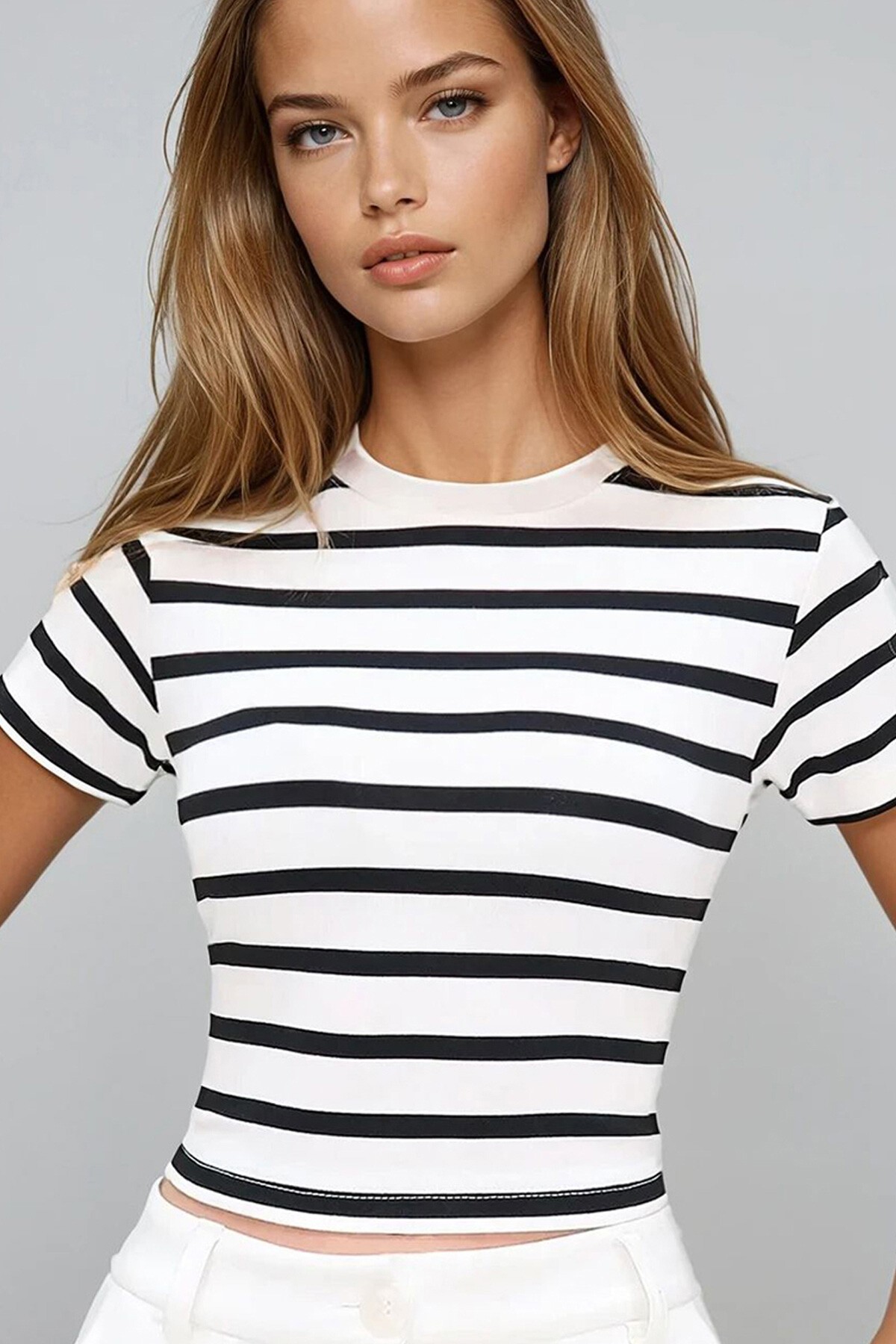 Siyah Bisiklet Yaka Yarım Kol Çizgili Crop Bluz