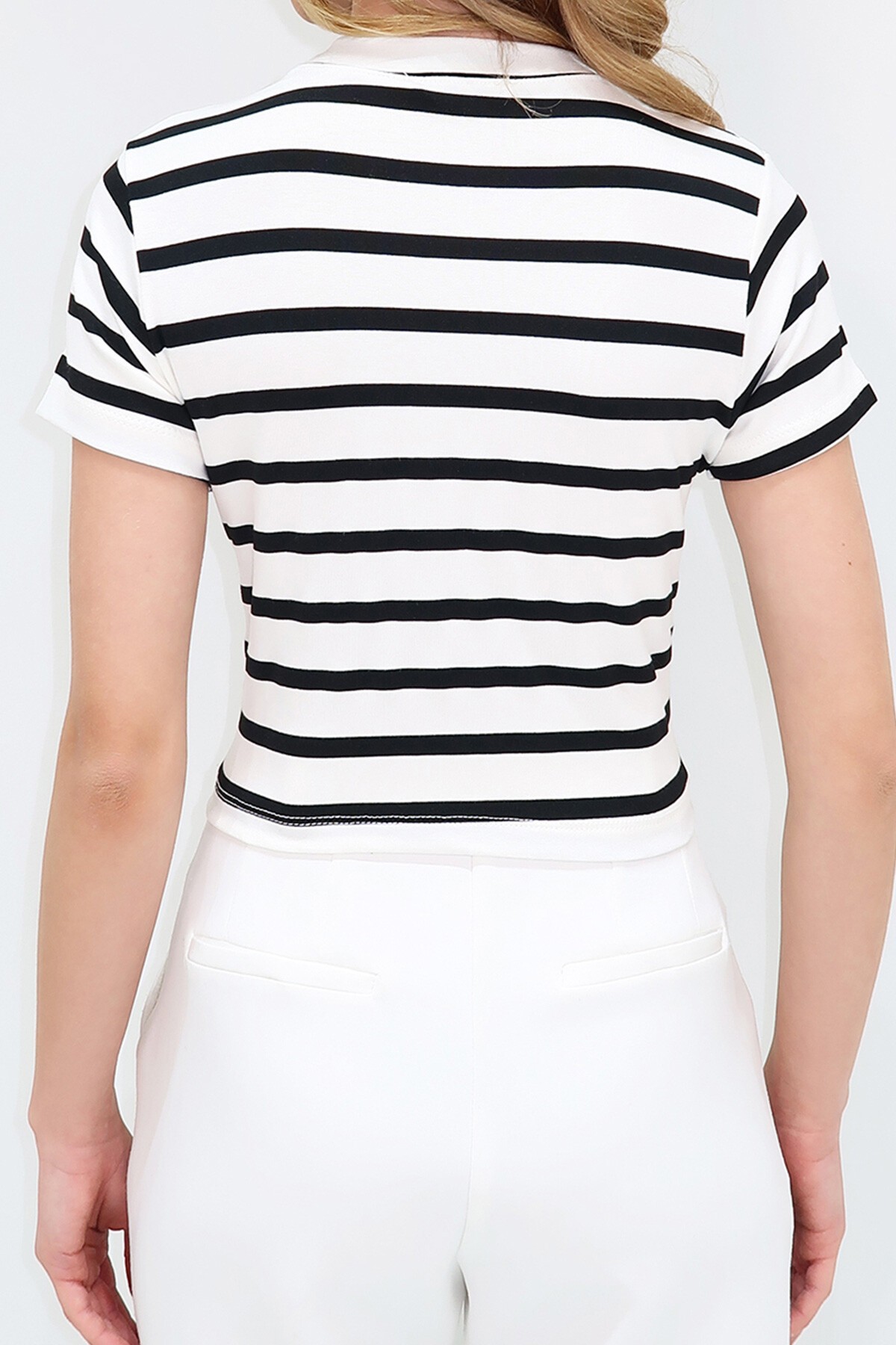 Siyah Bisiklet Yaka Yarım Kol Çizgili Crop Bluz