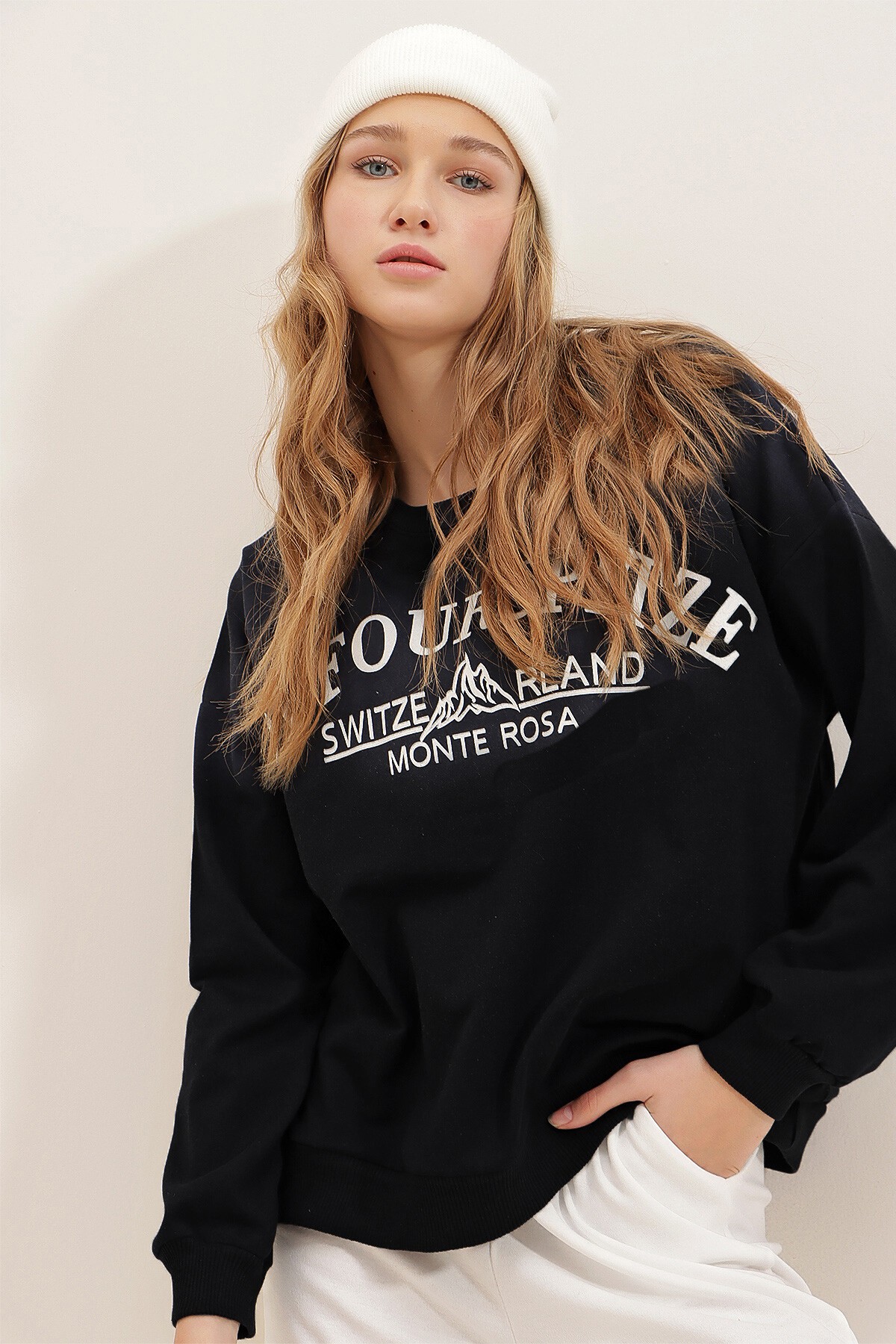 Siyah Bisiklet Yaka Yazı Baskılı Oversize Sweatshirt