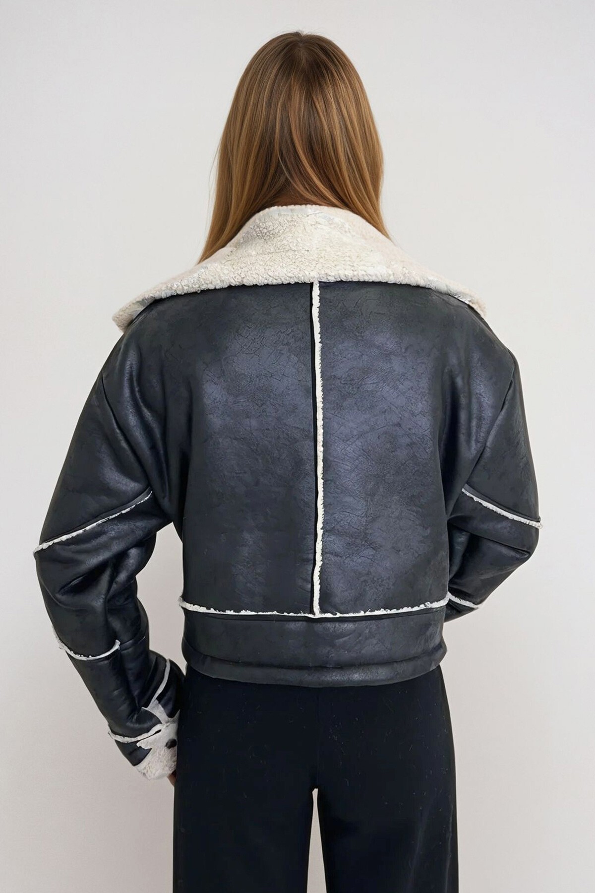 Siyah Çift Cepli İçi Kürklü Fermuar Kapamalı Ceket