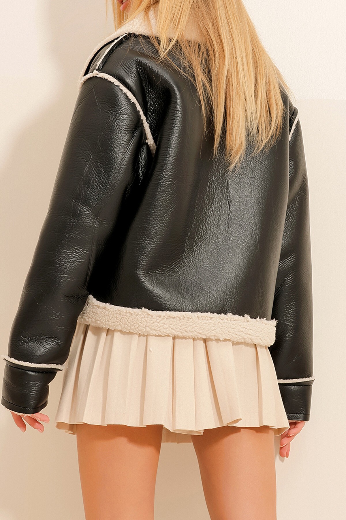 Siyah Çift Cepli İçi Kürklü Suni Deri Mont