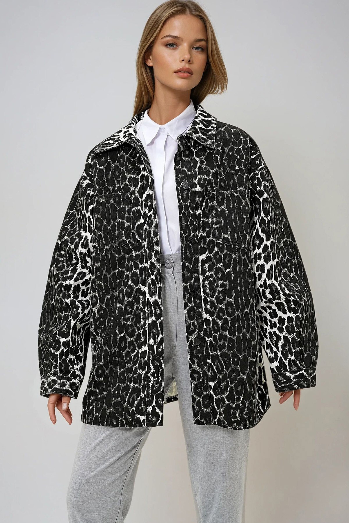 Siyah Çift Cepli Leopar Desenli Oversize Gabardin Ceket