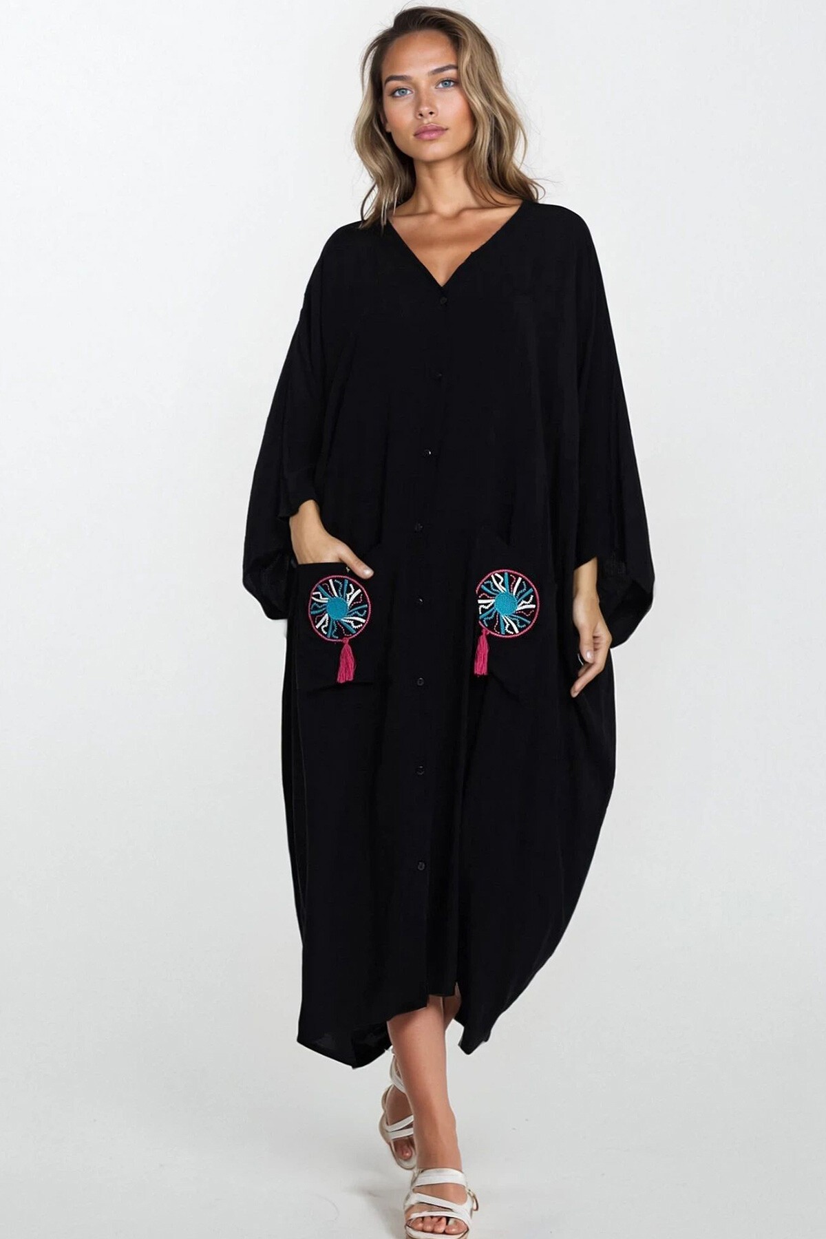 Siyah Çift Cepli Nakışlı Düğmeli Büyük Beden Elbise