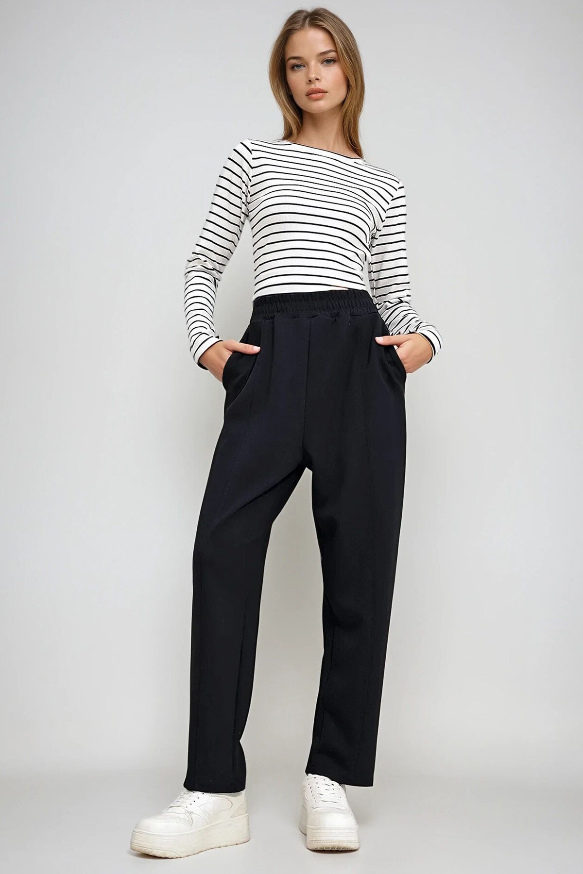 Siyah Çift Cepli Önü Çimalı Elastik Bel Dökümlü Pantolon