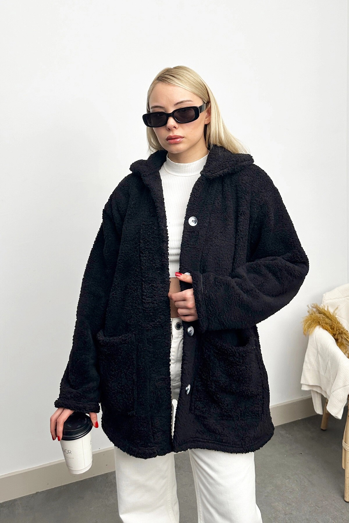 Siyah Çift Cepli Önü Düğmeli Oversize Peluş Ceket