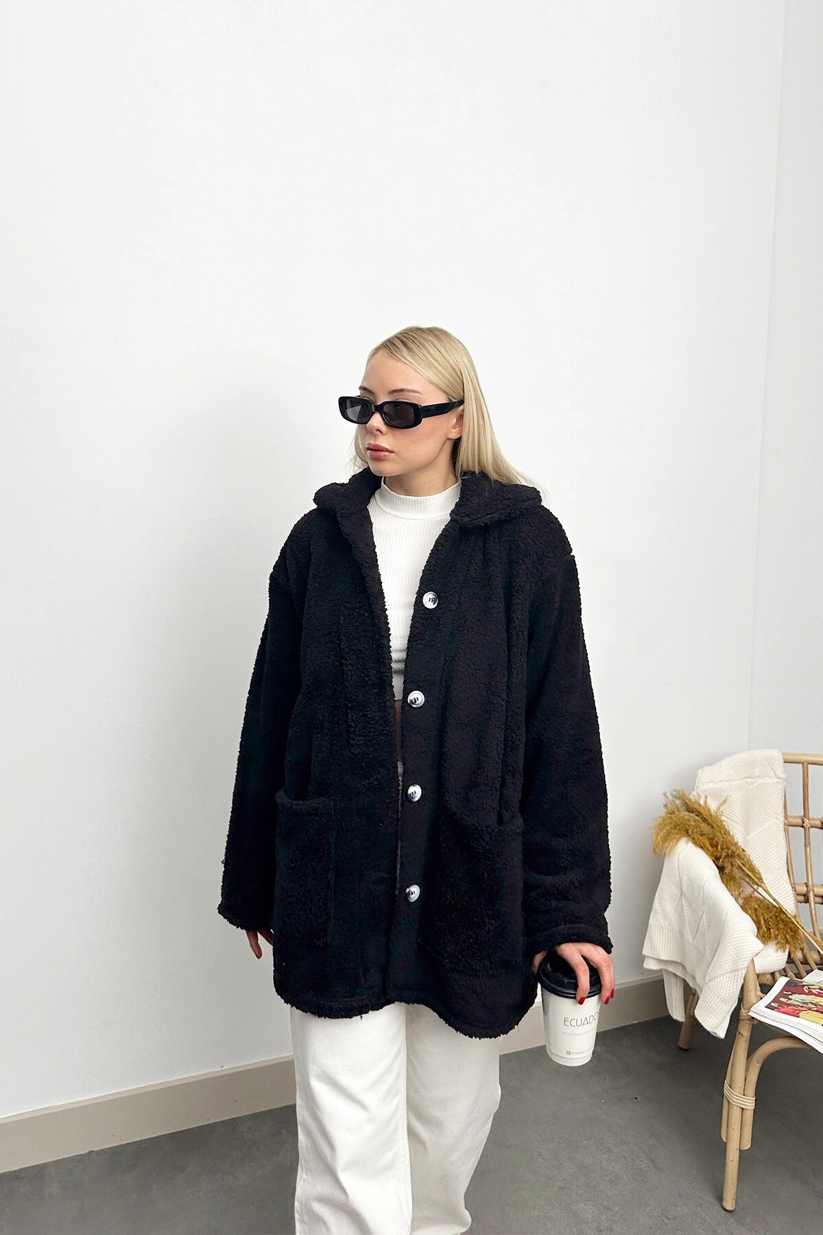 Siyah Çift Cepli Önü Düğmeli Oversize Peluş Ceket