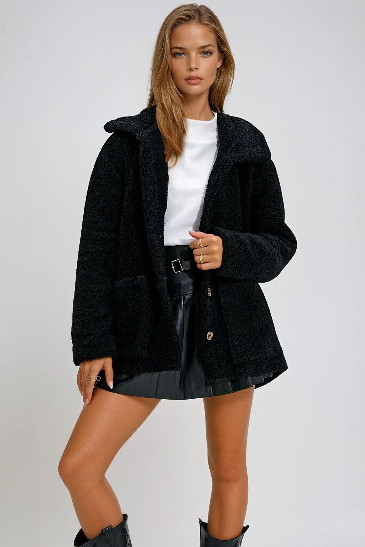 Siyah Çift Cepli Önü Düğmeli Şal Yaka Peluş Ceket