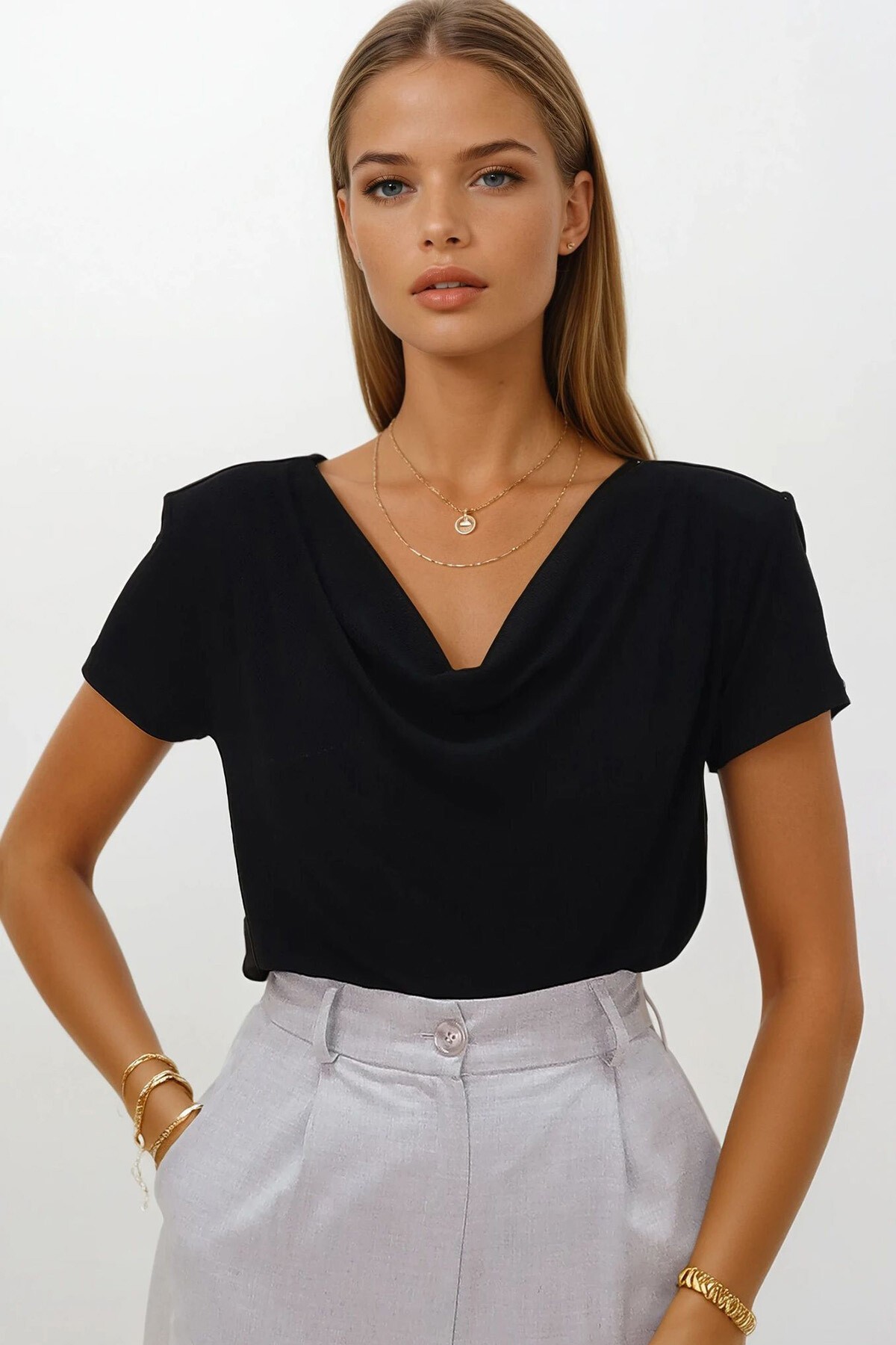 Siyah Degaje Yaka Dökümlü Vatkalı Örme Bluz