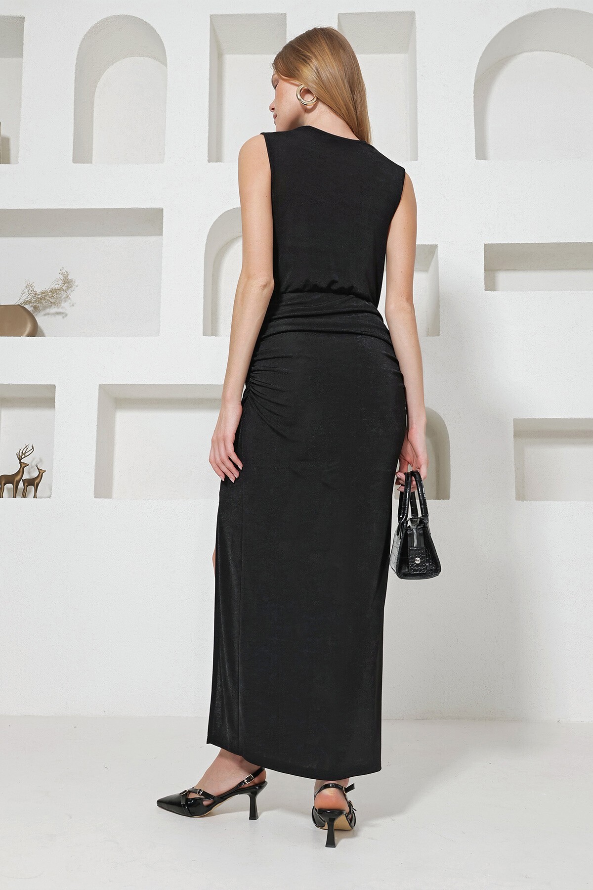 Siyah Degaje Yaka Drapeli Yırtmaçlı Buzzy Abiye Elbise