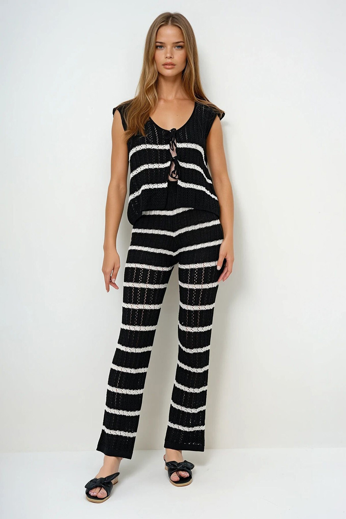 Siyah Delik Ajurlu Çizgili Bağlamalı Triko Yelek Ve Palazzo Pantolon Takım